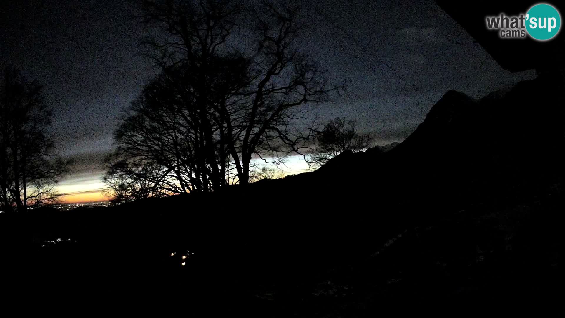 Planina Razor Bergütte Webcam (1315) | Blick auf Tolminski Migovec