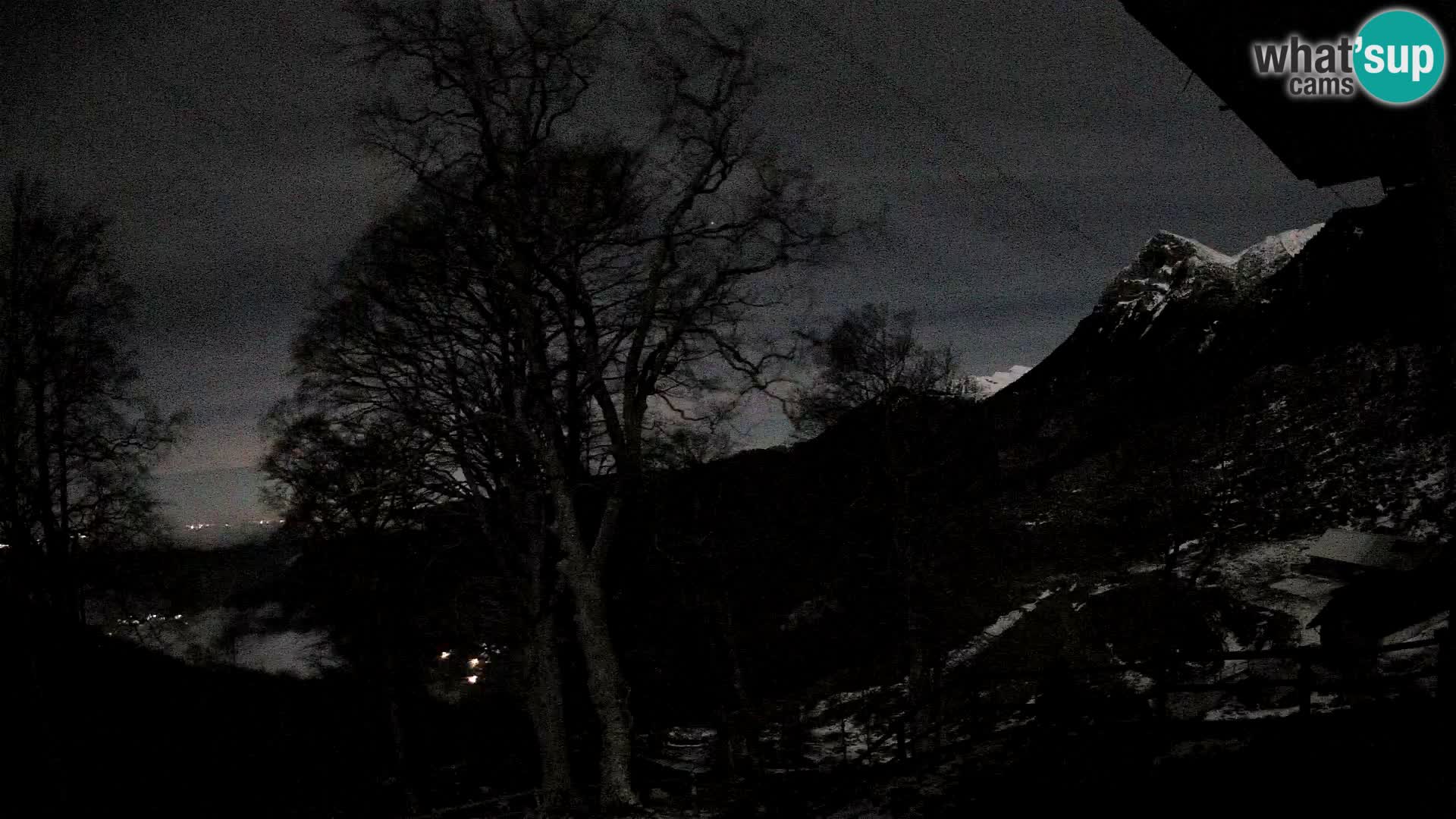 Baita di montagna Planina Razor webcam (1315) | vista su Tolminski Migovec