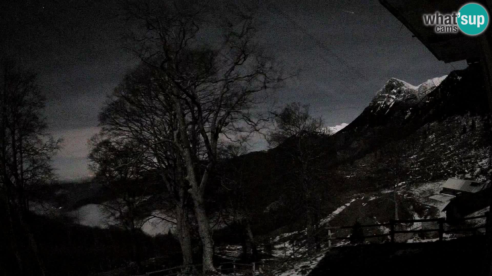 Planina Razor Mountain Hut live cam (1315) | view to Tolminski Migovec