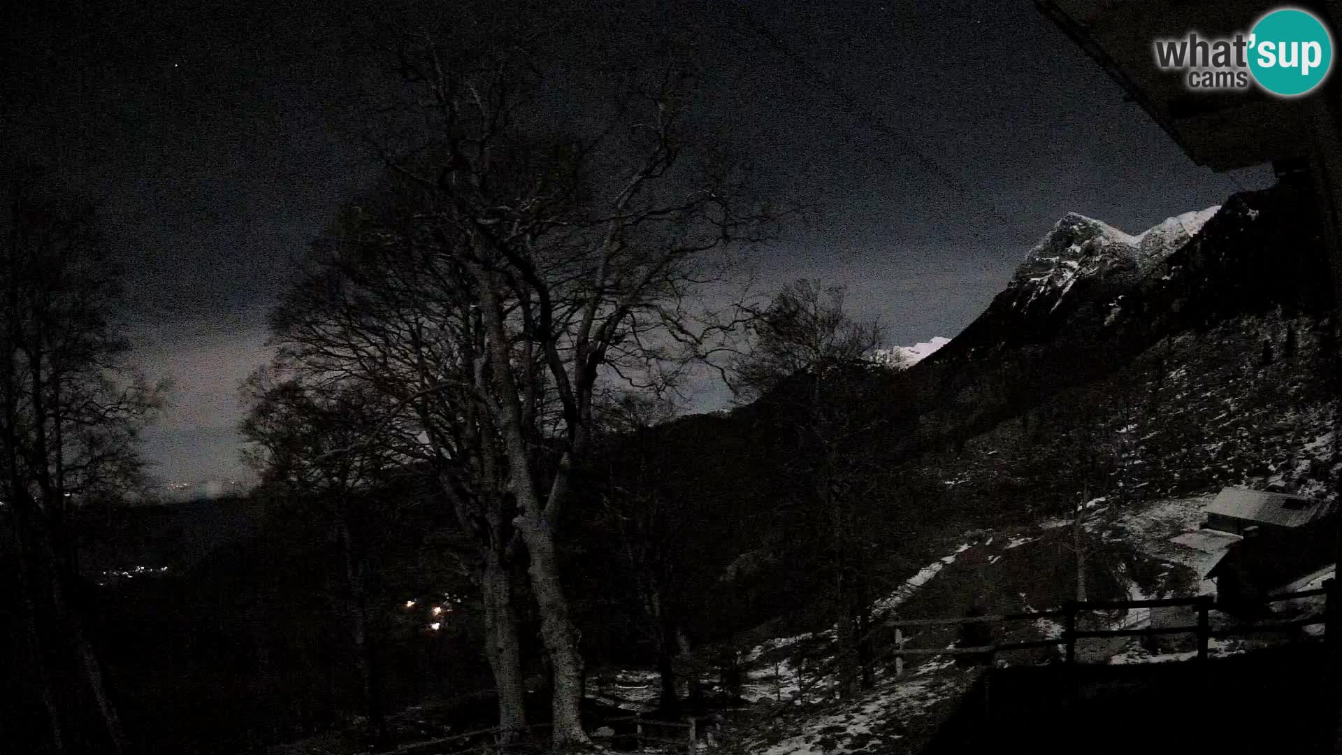 Planina Razor Mountain Hut live cam (1315) | view to Tolminski Migovec