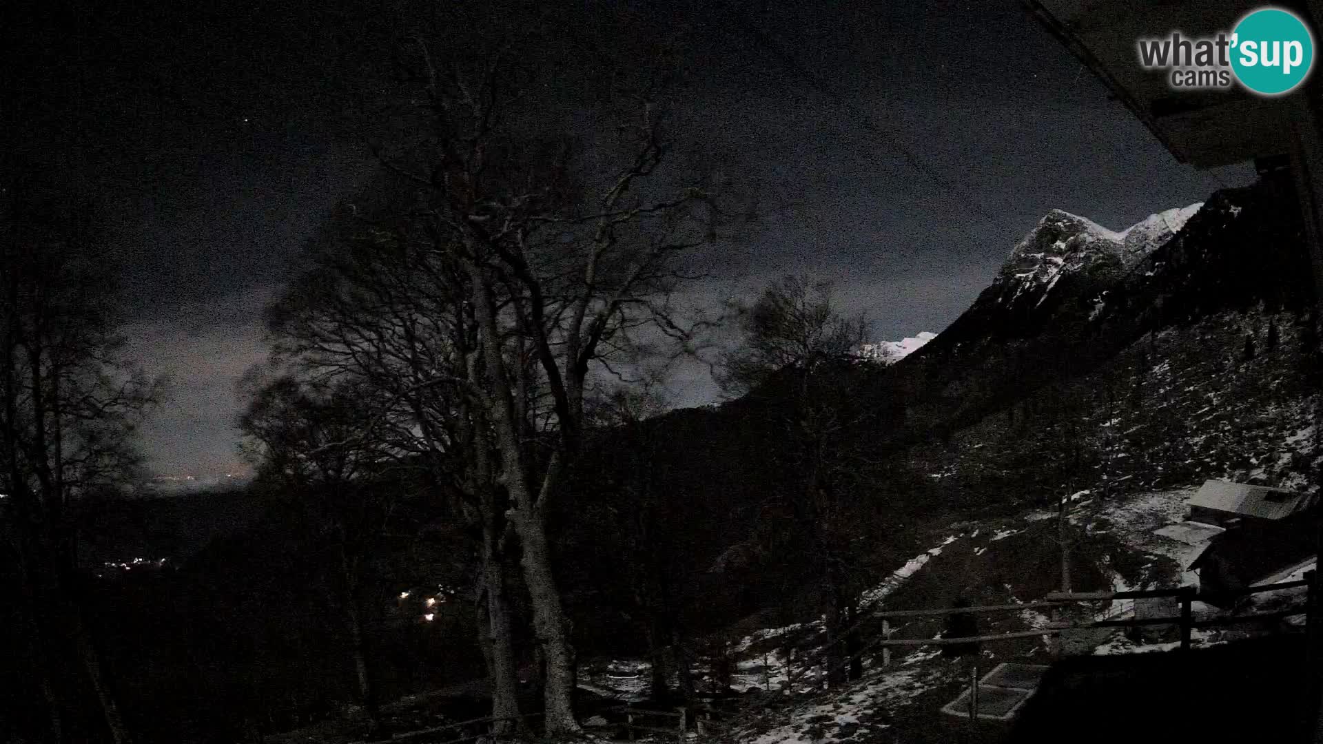 Planina Razor Mountain Hut live cam (1315) | view to Tolminski Migovec