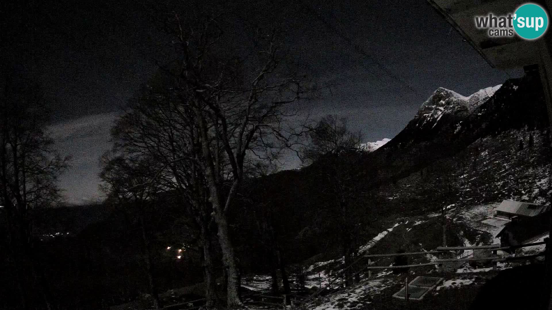 Planina Razor Bergütte Webcam (1315) | Blick auf Tolminski Migovec