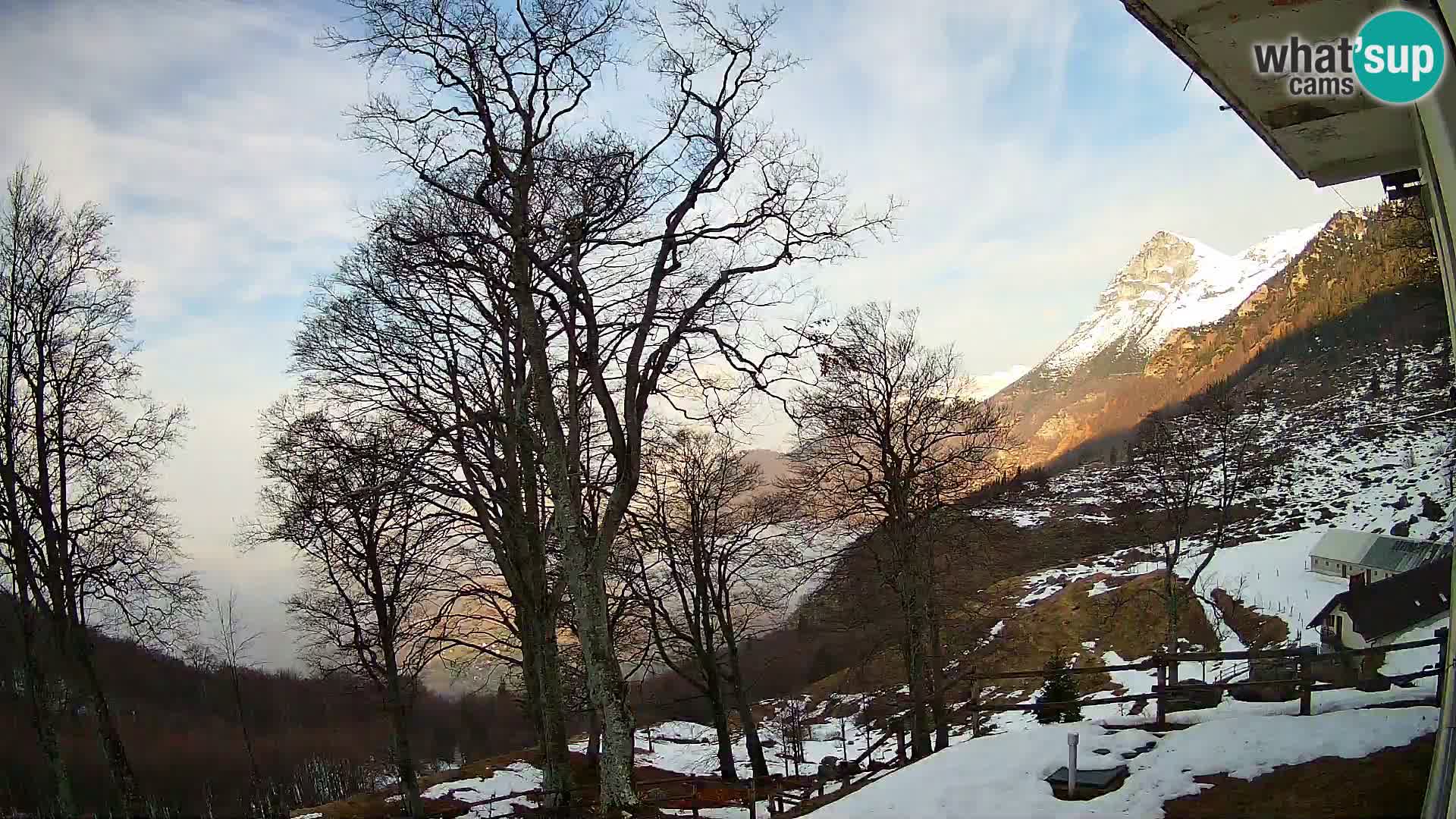 Planinarski dom na planini Razor (1315) | Pogled na Tolminski Migovec