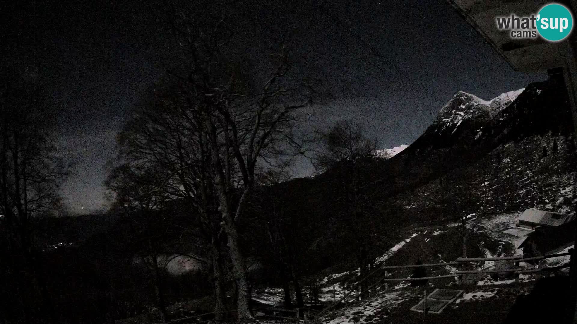 Planina Razor Mountain Hut live cam (1315) | view to Tolminski Migovec