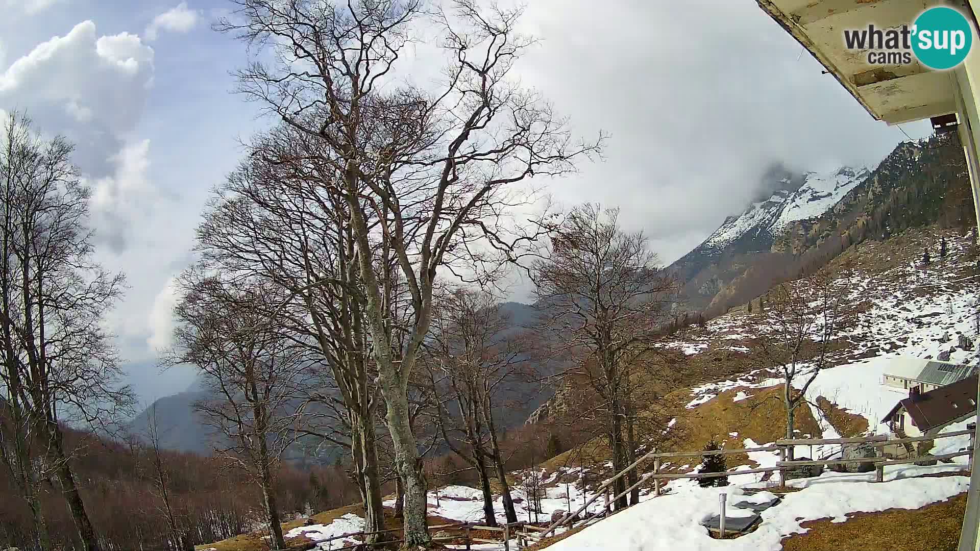 Refuge de la montagne Planina Razor caméra en direct (1315) | vue sur Tolminski Migovec