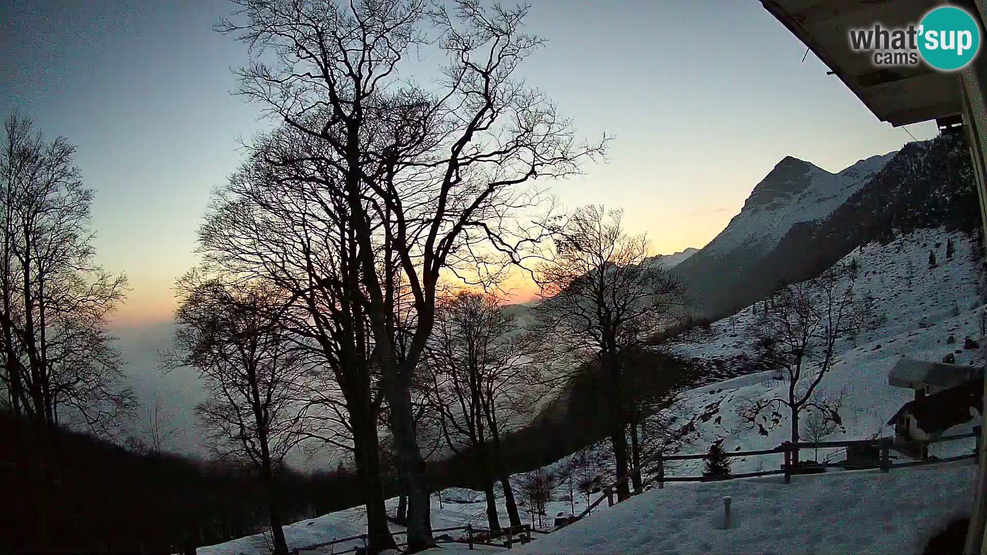 Planina Razor Mountain Hut live cam (1315) | view to Tolminski Migovec