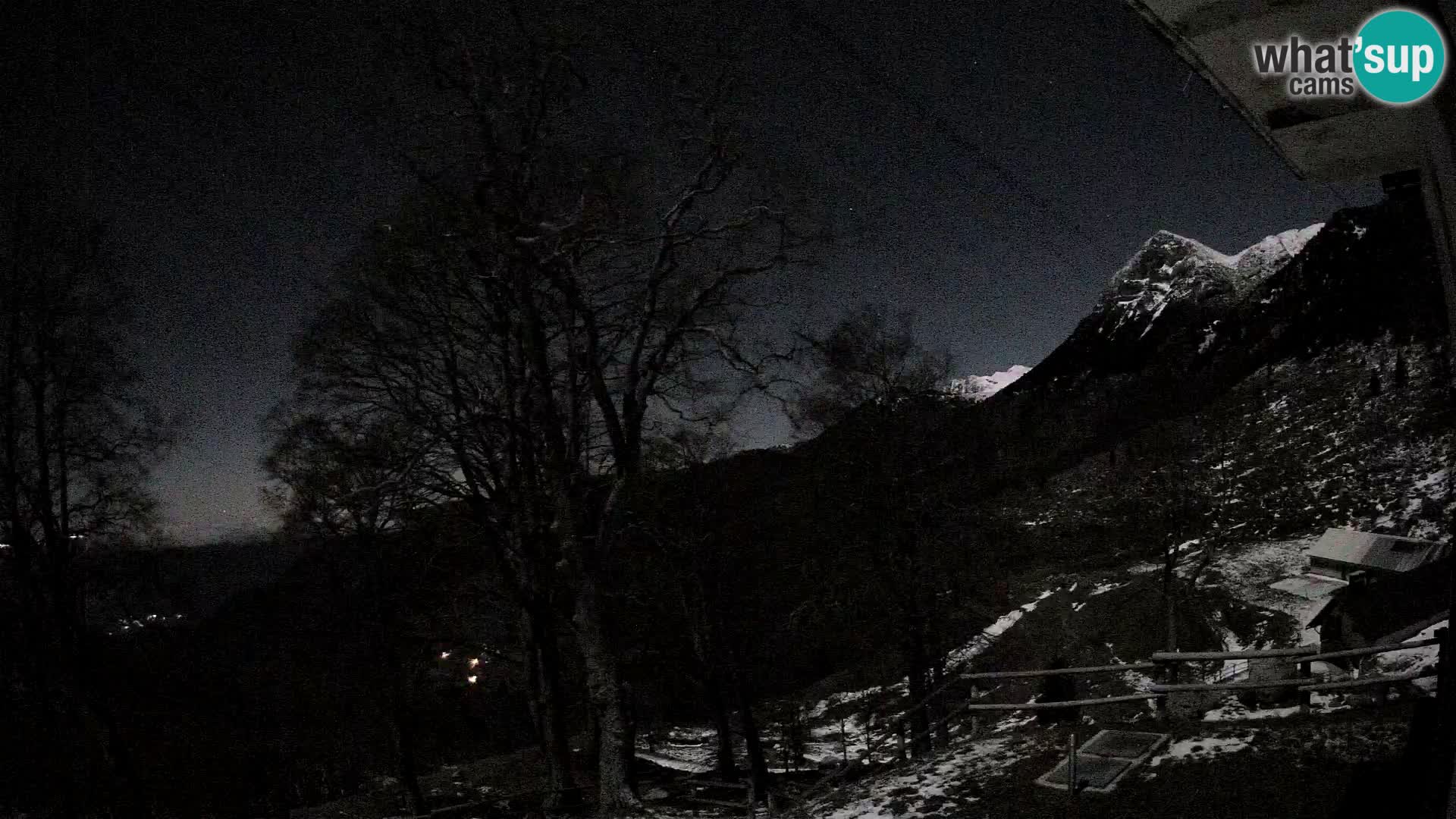 Planina Razor Mountain Hut live cam (1315) | view to Tolminski Migovec