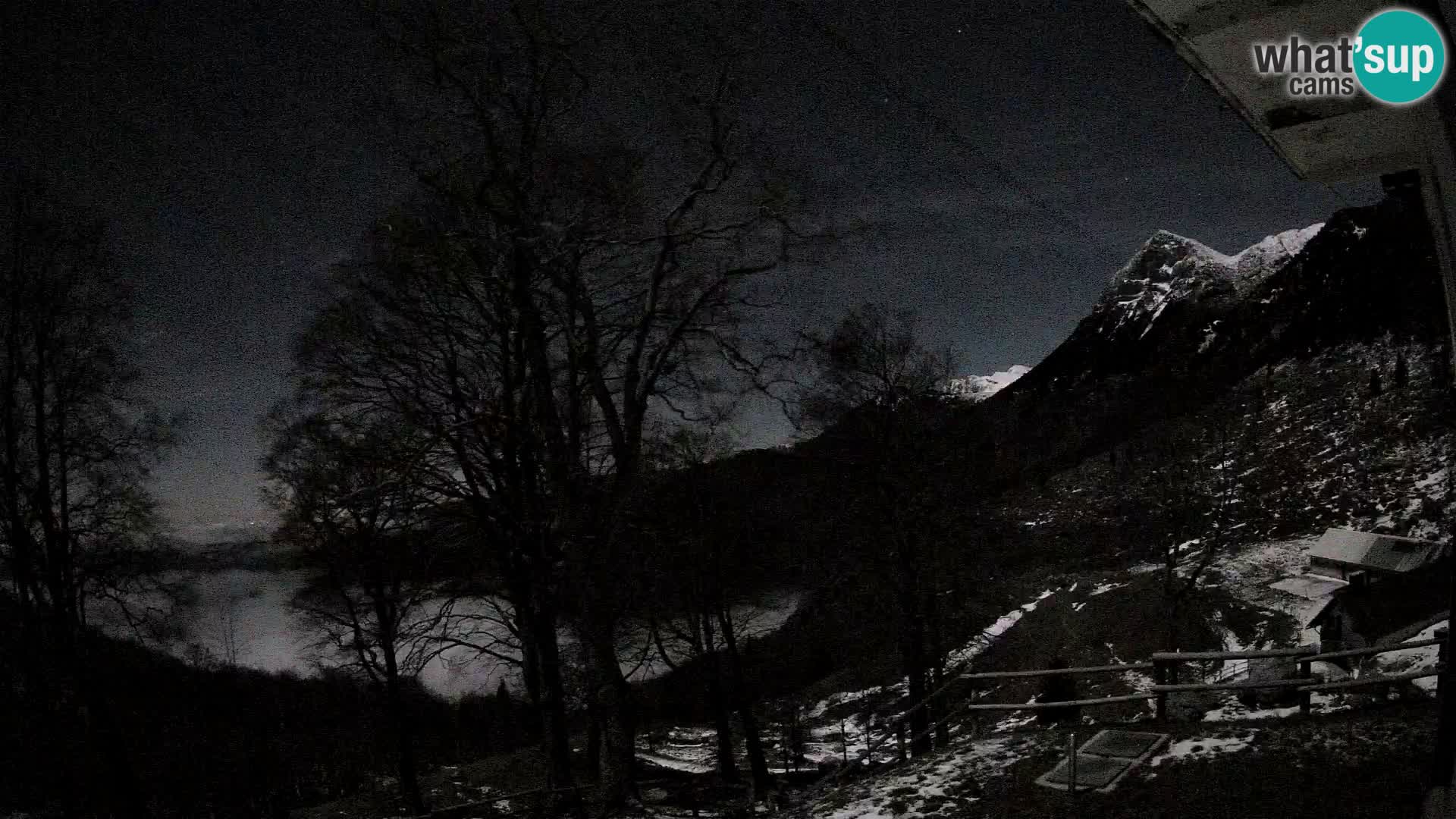 Koča na Planini Razor spletna kamera (1315) | Pogled na Tolminski Migovec