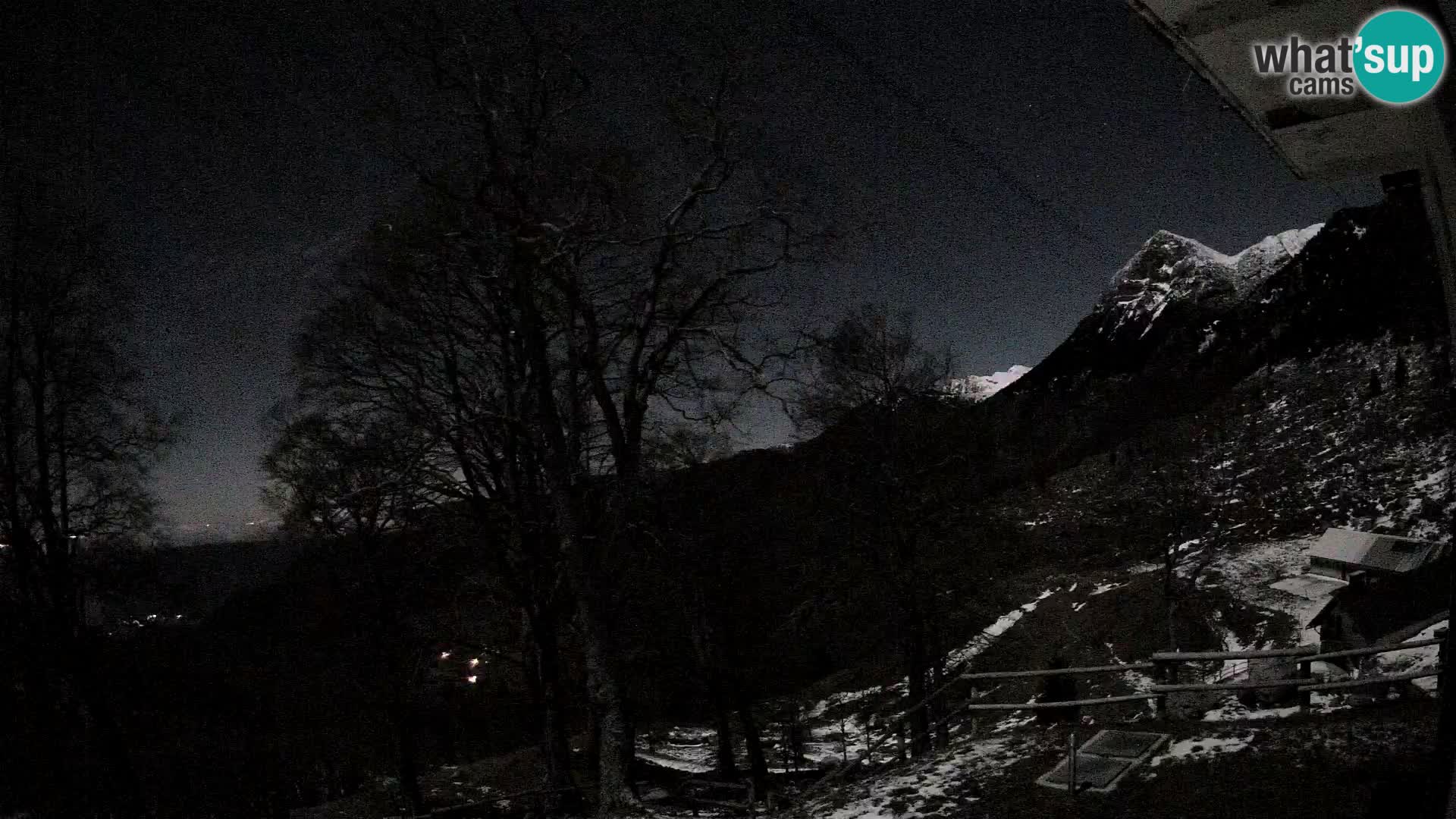 Planina Razor Mountain Hut live cam (1315) | view to Tolminski Migovec