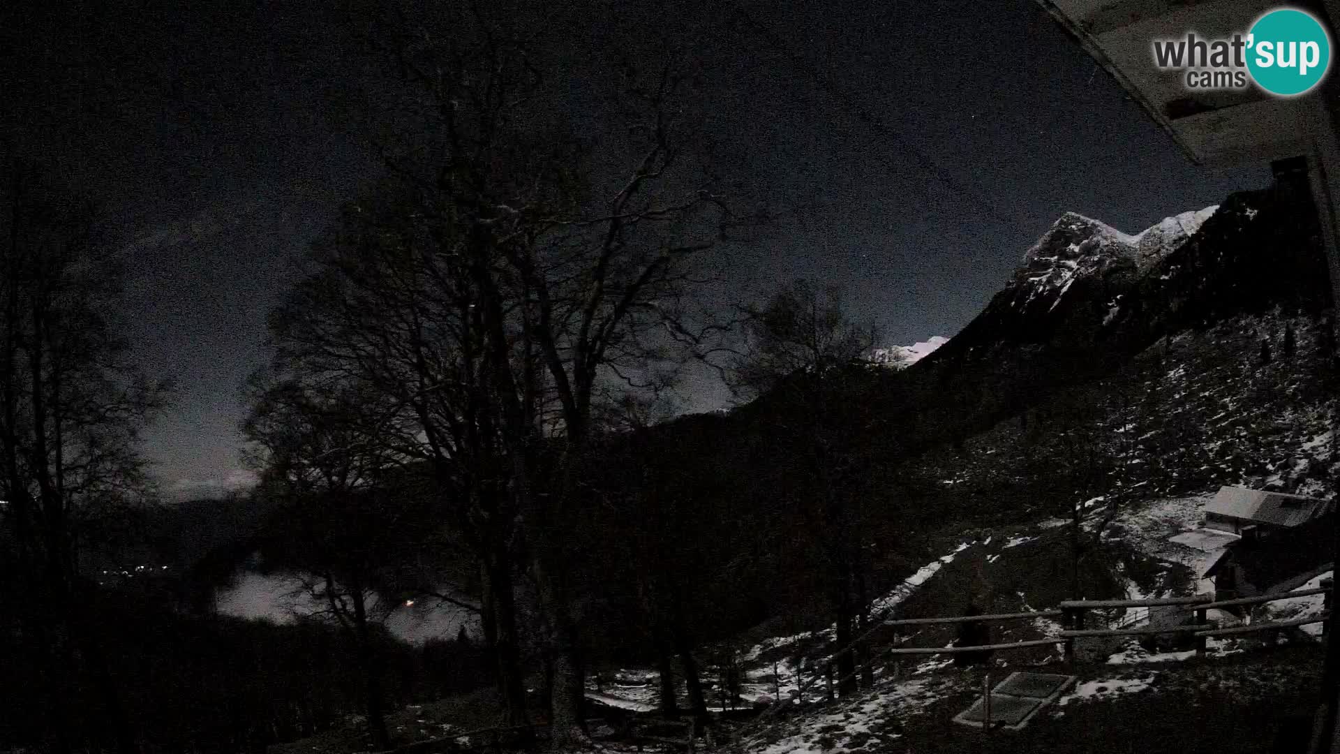 Planina Razor Bergütte Webcam (1315) | Blick auf Tolminski Migovec