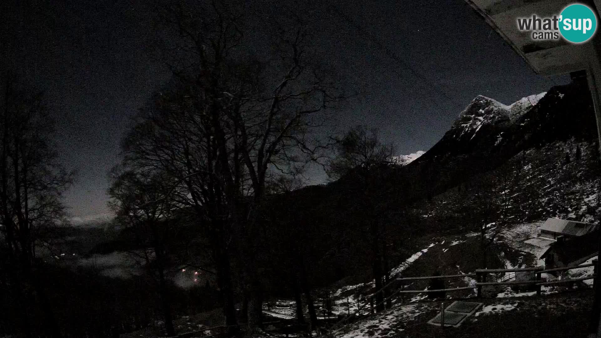 Baita di montagna Planina Razor webcam (1315) | vista su Tolminski Migovec