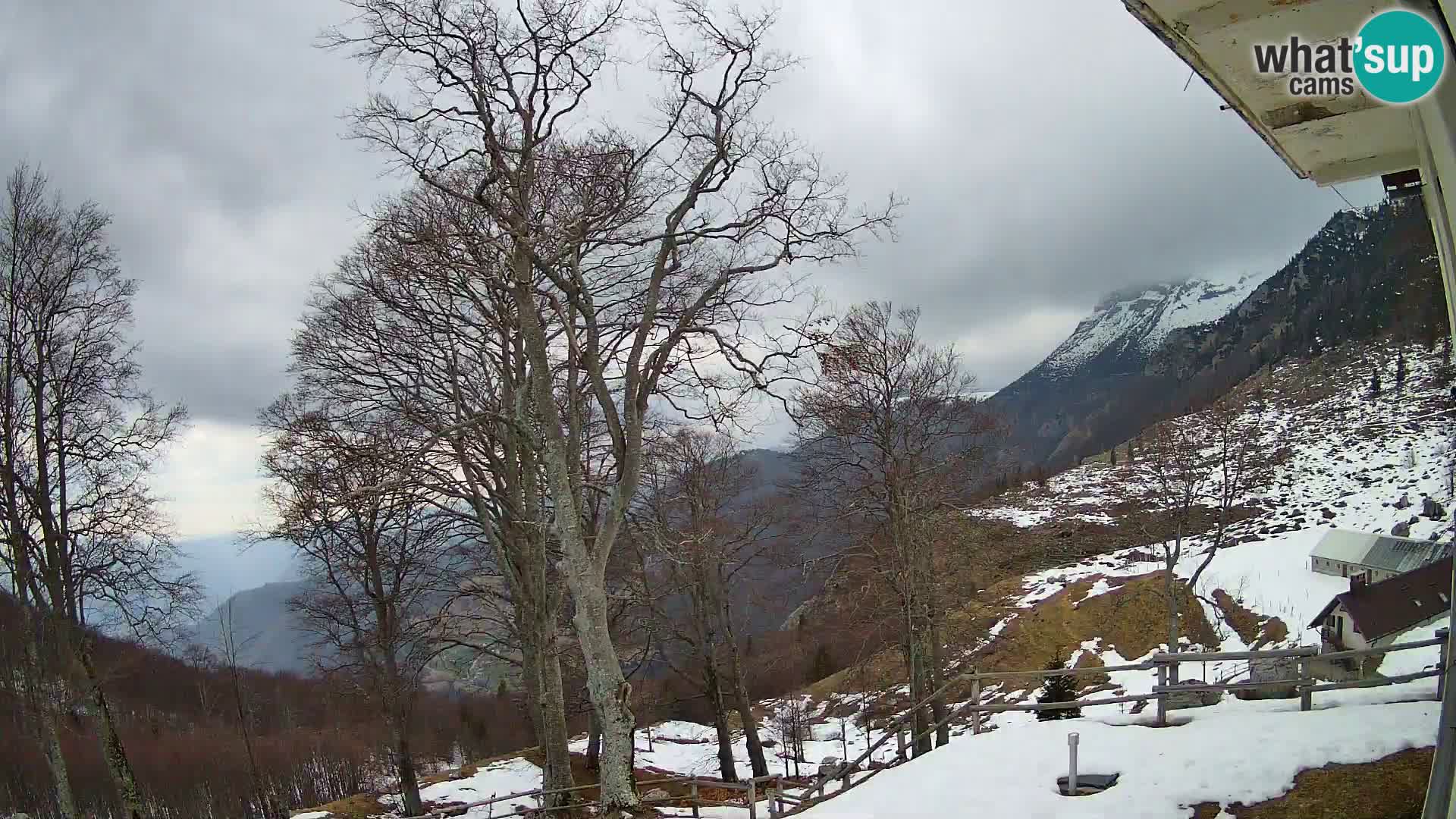 Planinarski dom na planini Razor (1315) | Pogled na Tolminski Migovec