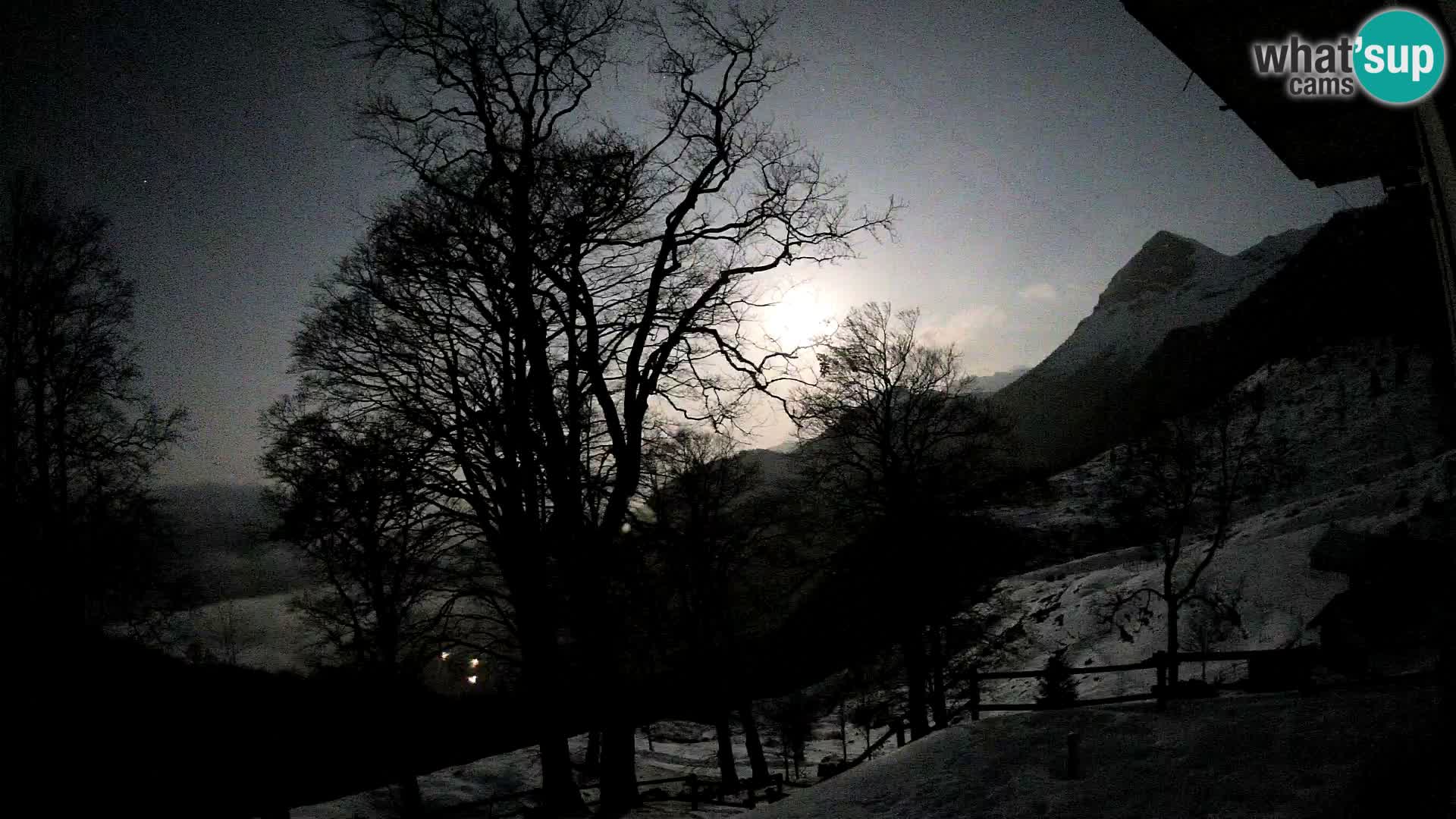 Planina Razor Mountain Hut live cam (1315) | view to Tolminski Migovec