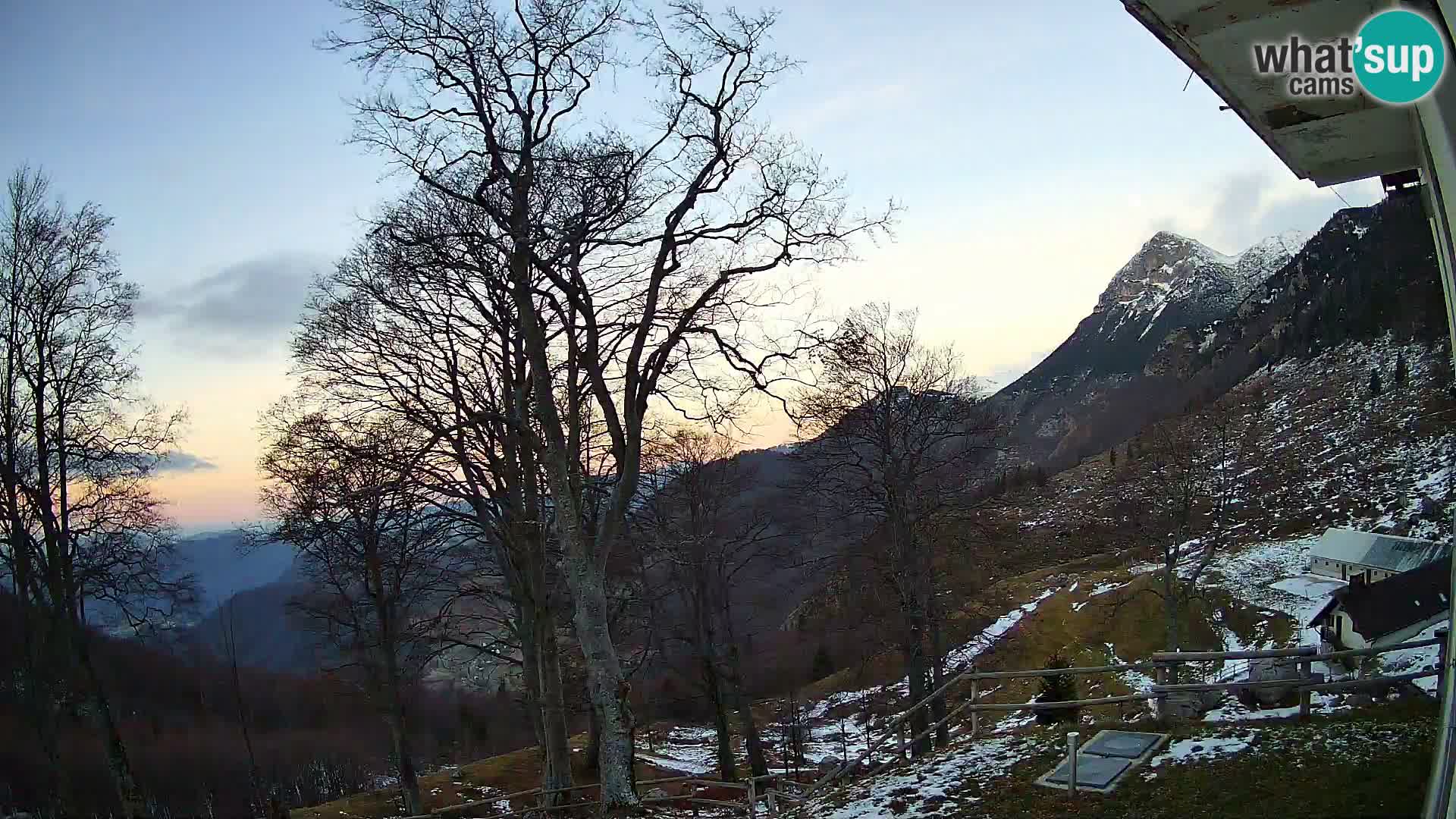 Planinarski dom na planini Razor (1315) | Pogled na Tolminski Migovec