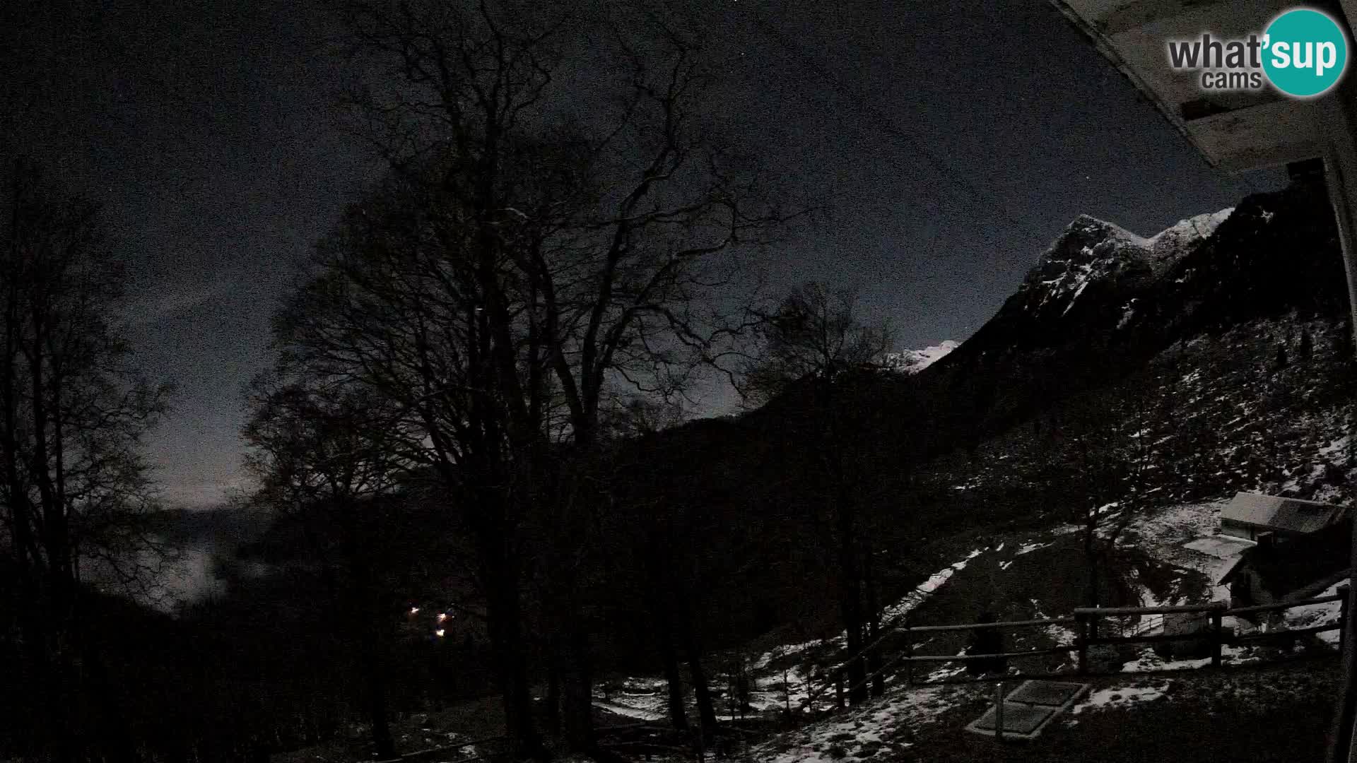 Planinarski dom na planini Razor (1315) | Pogled na Tolminski Migovec