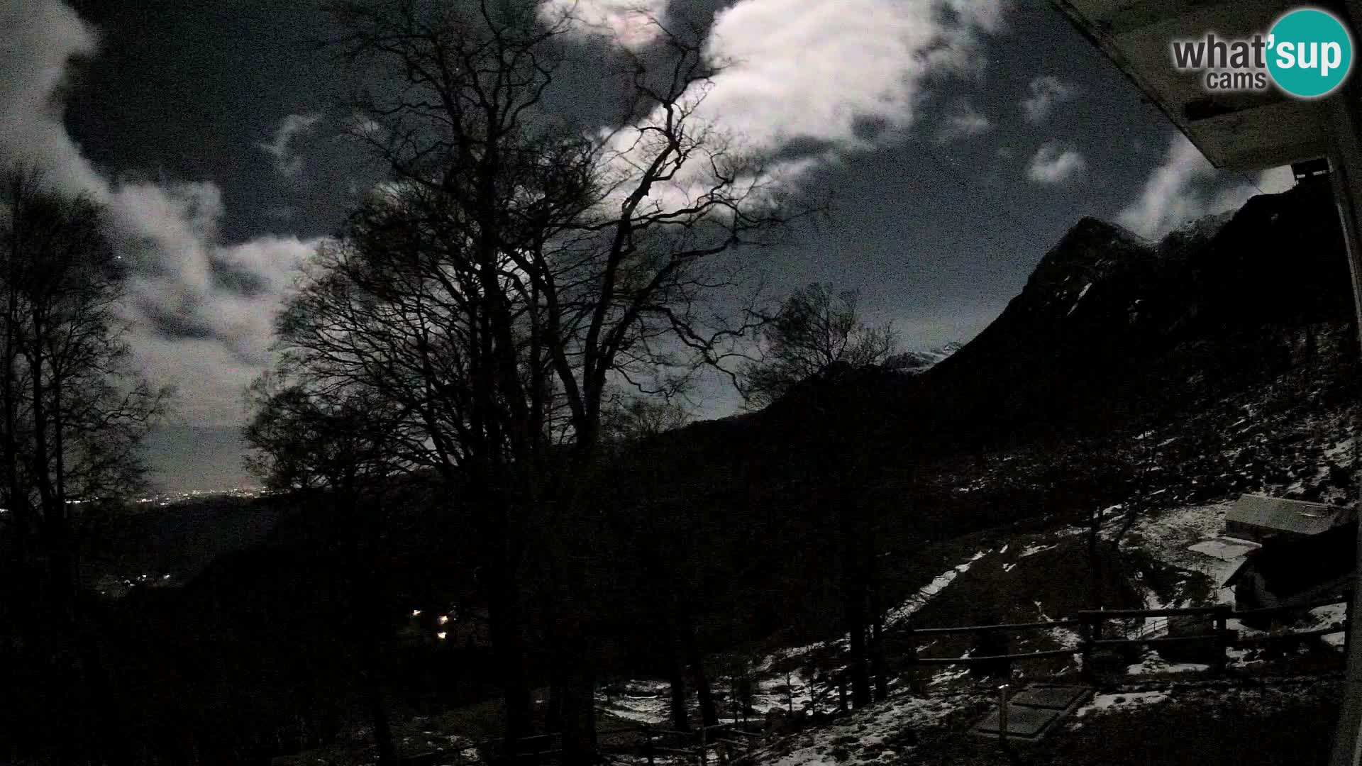 Planina Razor Bergütte Webcam (1315) | Blick auf Tolminski Migovec