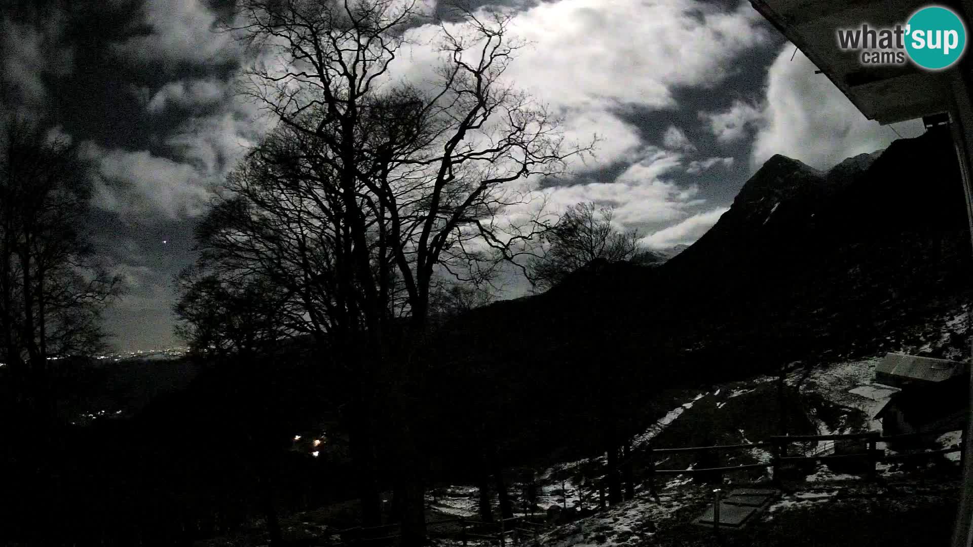 Planina Razor Mountain Hut live cam (1315) | view to Tolminski Migovec