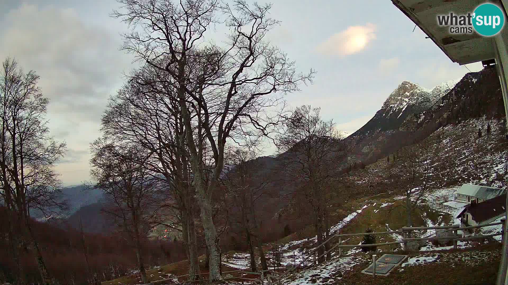 Baita di montagna Planina Razor webcam (1315) | vista su Tolminski Migovec