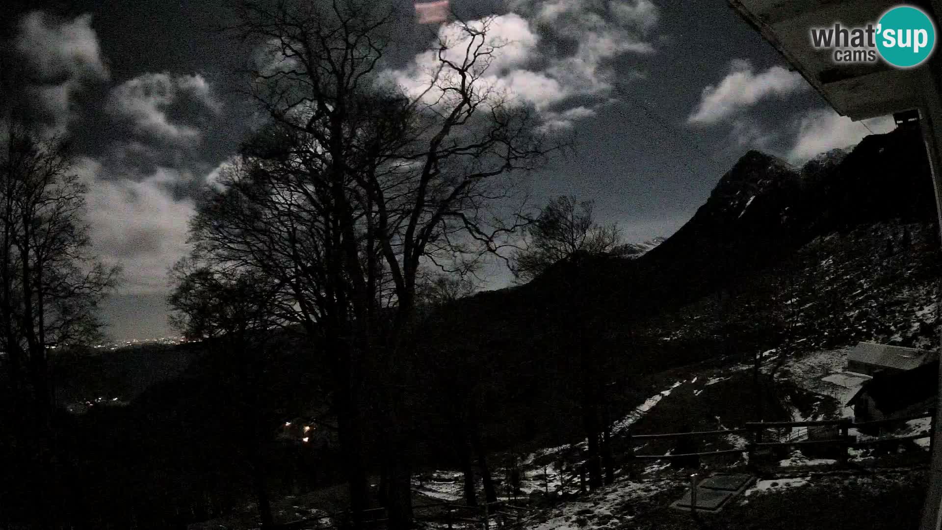 Planina Razor Bergütte Webcam (1315) | Blick auf Tolminski Migovec
