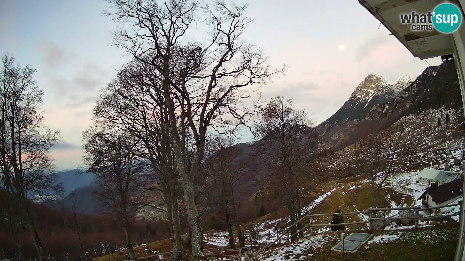 Refuge de la montagne Planina Razor caméra en direct (1315) | vue sur Tolminski Migovec