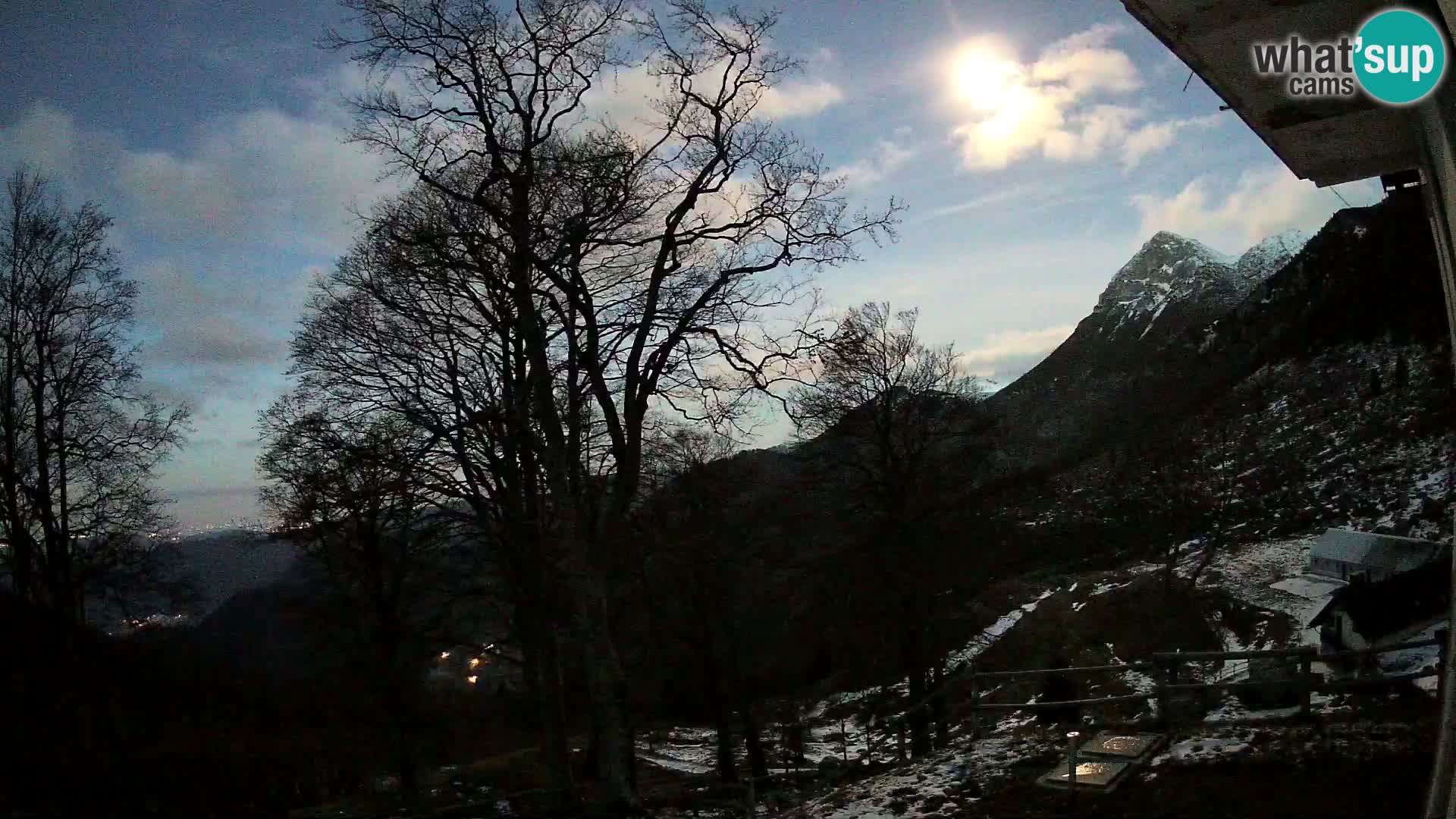 Planina Razor Bergütte Webcam (1315) | Blick auf Tolminski Migovec