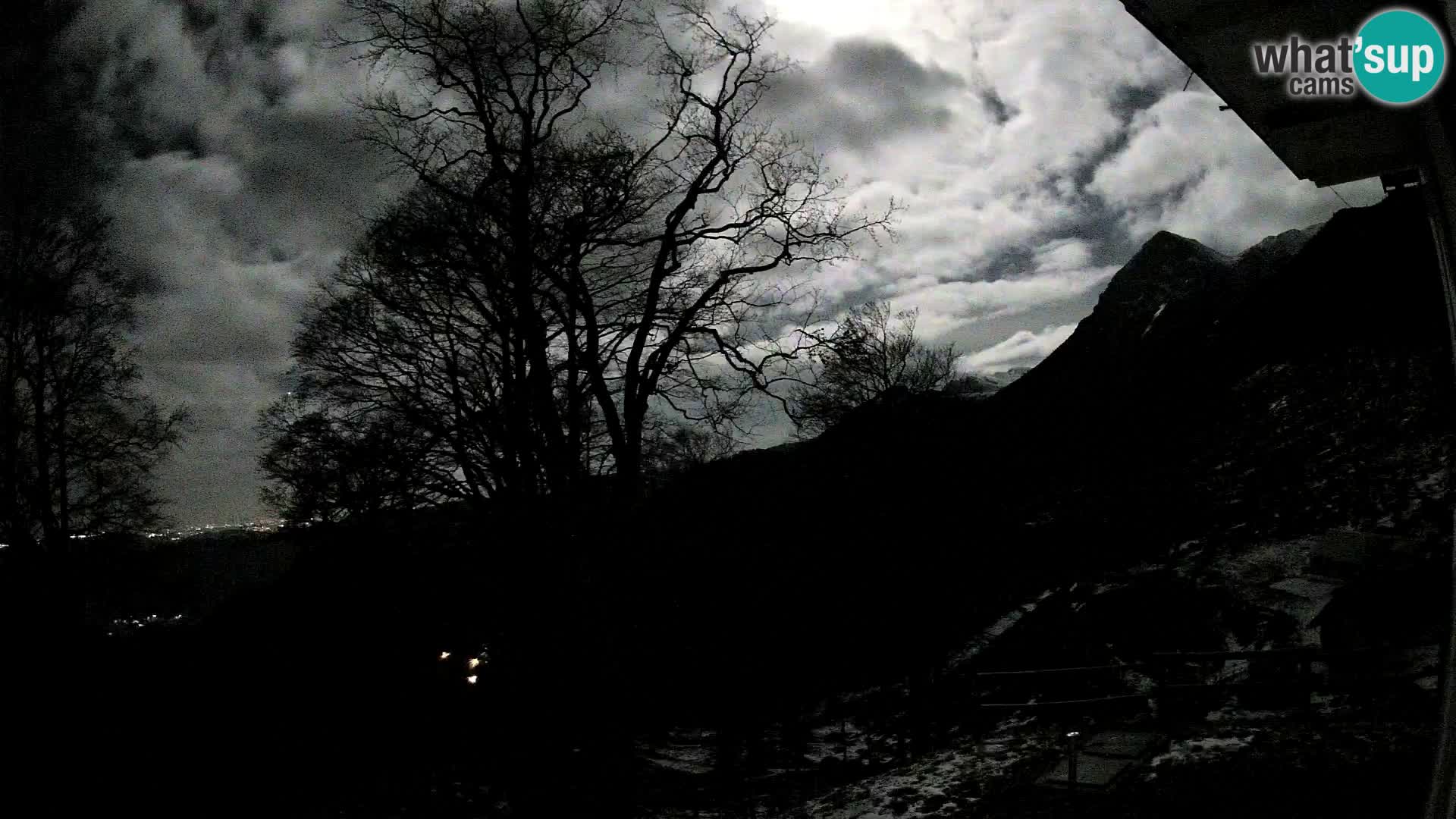 Planina Razor Bergütte Webcam (1315) | Blick auf Tolminski Migovec