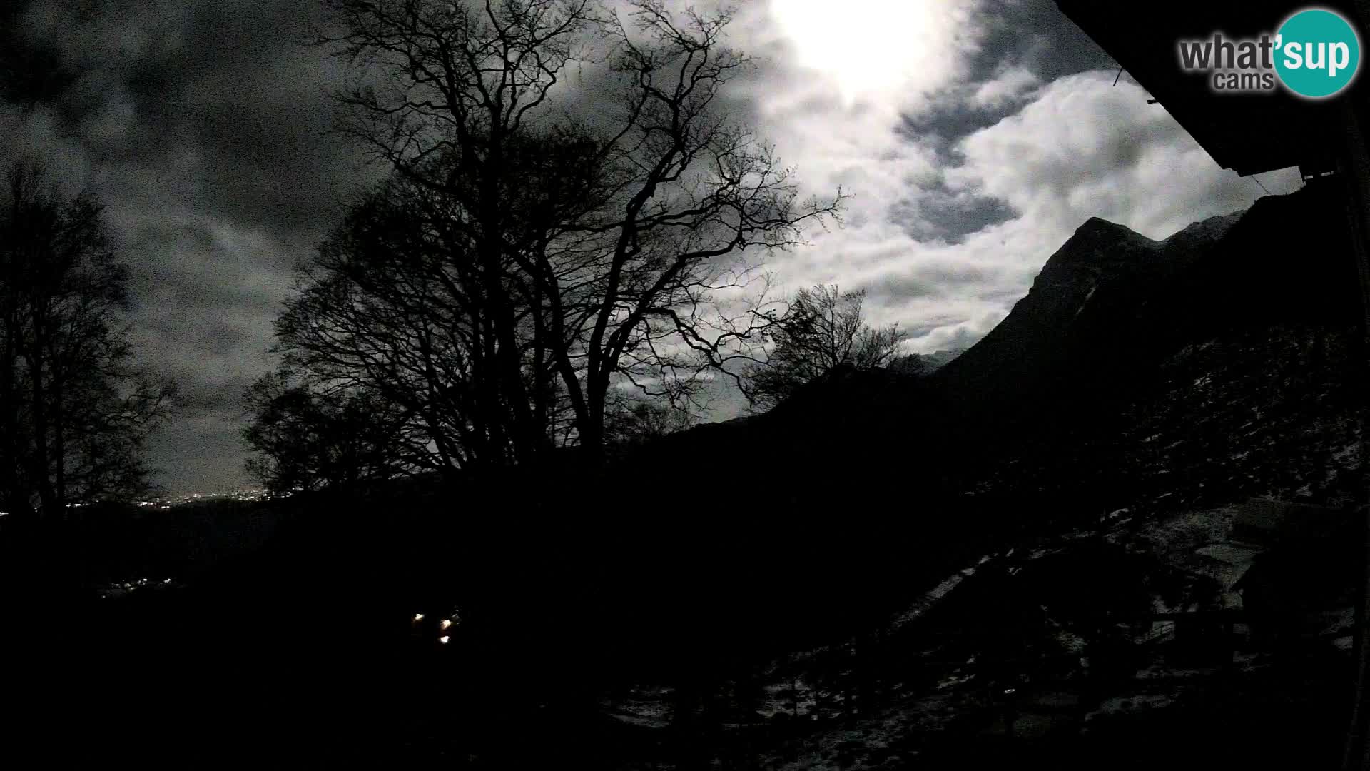 Planina Razor Bergütte Webcam (1315) | Blick auf Tolminski Migovec