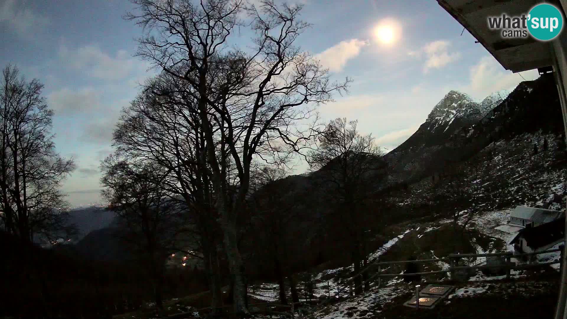 Baita di montagna Planina Razor webcam (1315) | vista su Tolminski Migovec