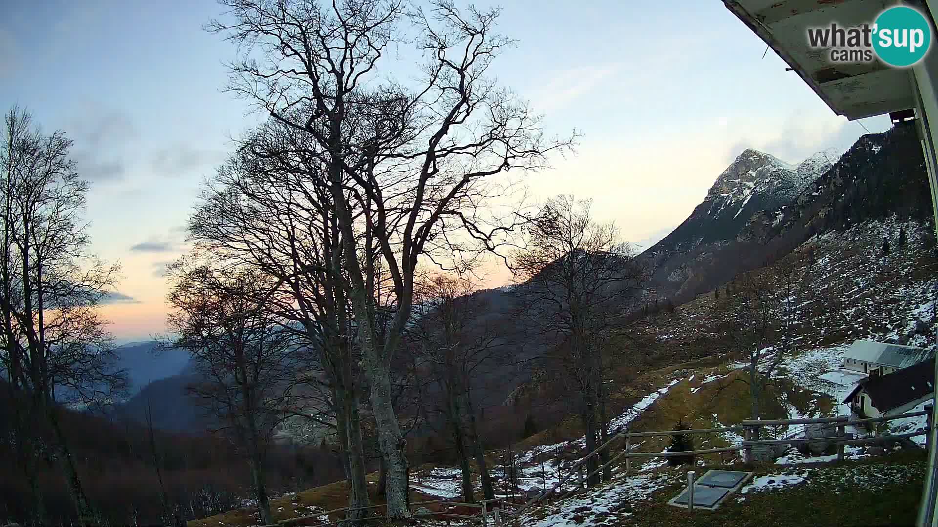 Planina Razor Bergütte Webcam (1315) | Blick auf Tolminski Migovec