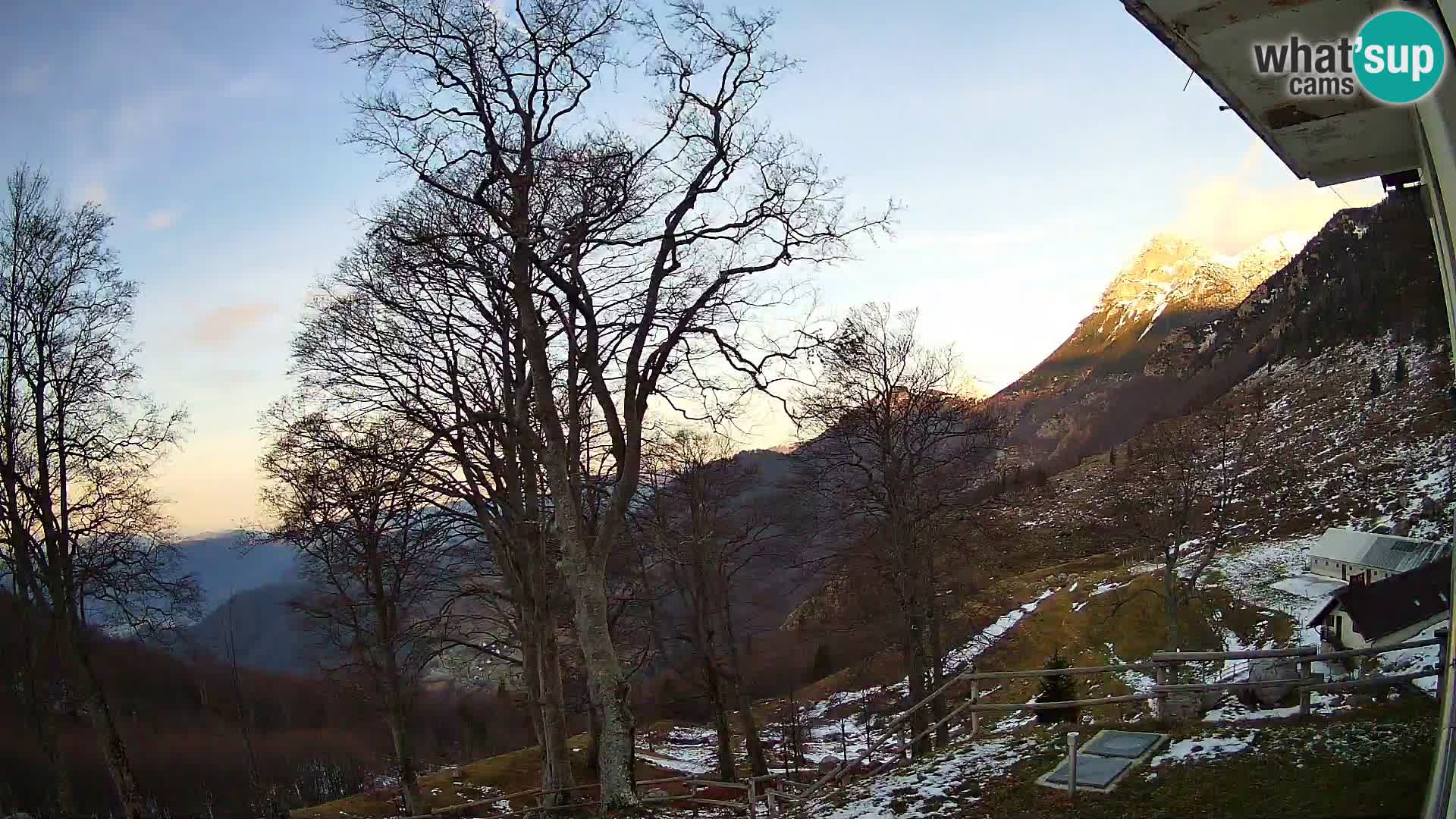 Planina Razor Bergütte Webcam (1315) | Blick auf Tolminski Migovec