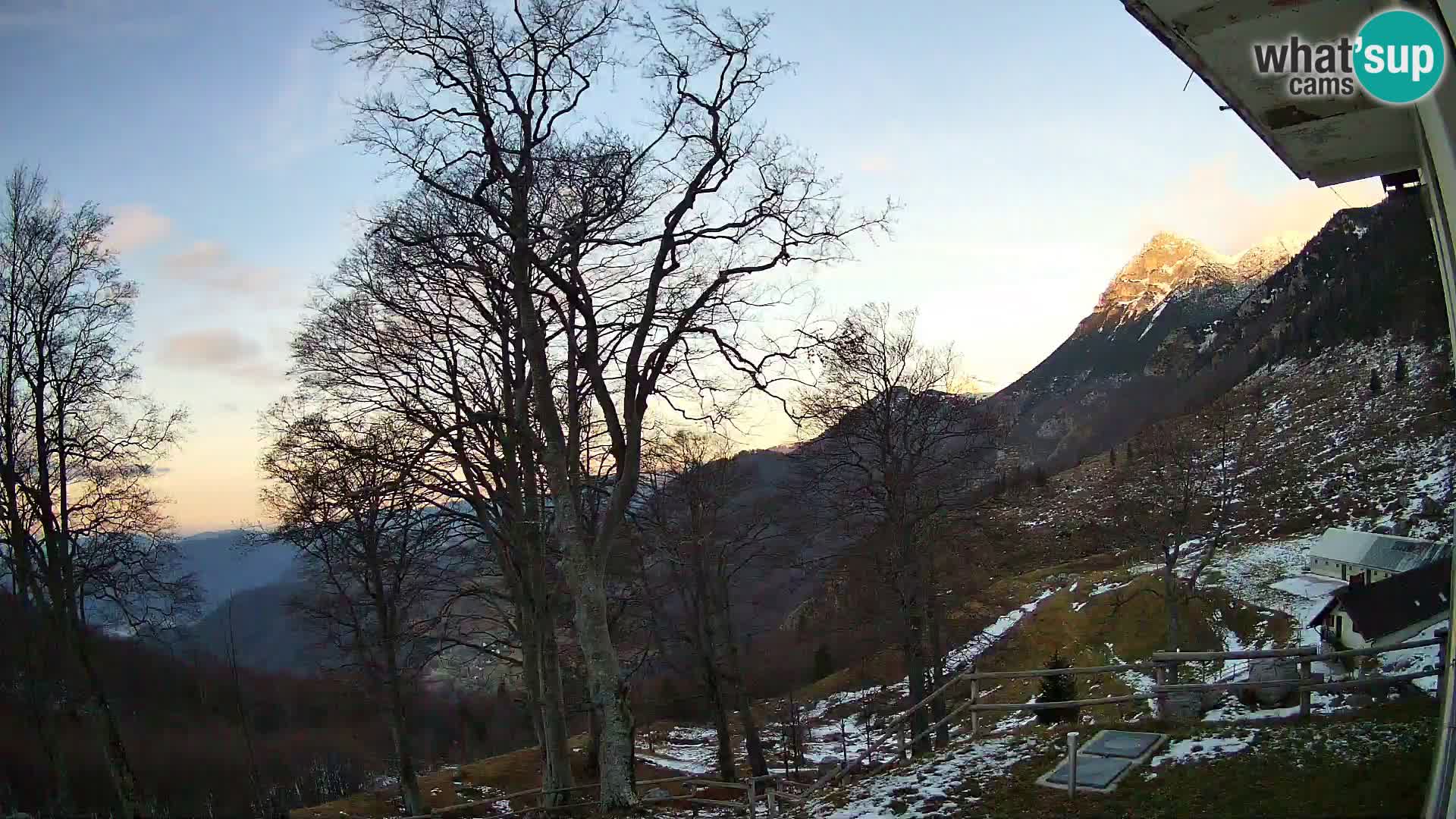Planina Razor Bergütte Webcam (1315) | Blick auf Tolminski Migovec