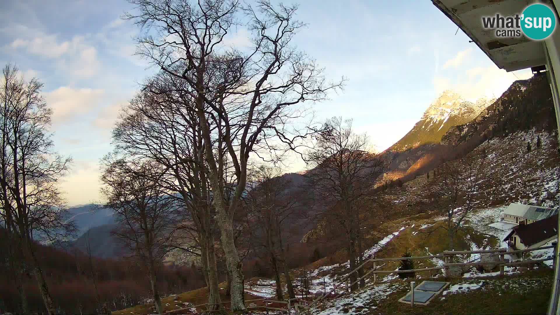 Baita di montagna Planina Razor webcam (1315) | vista su Tolminski Migovec