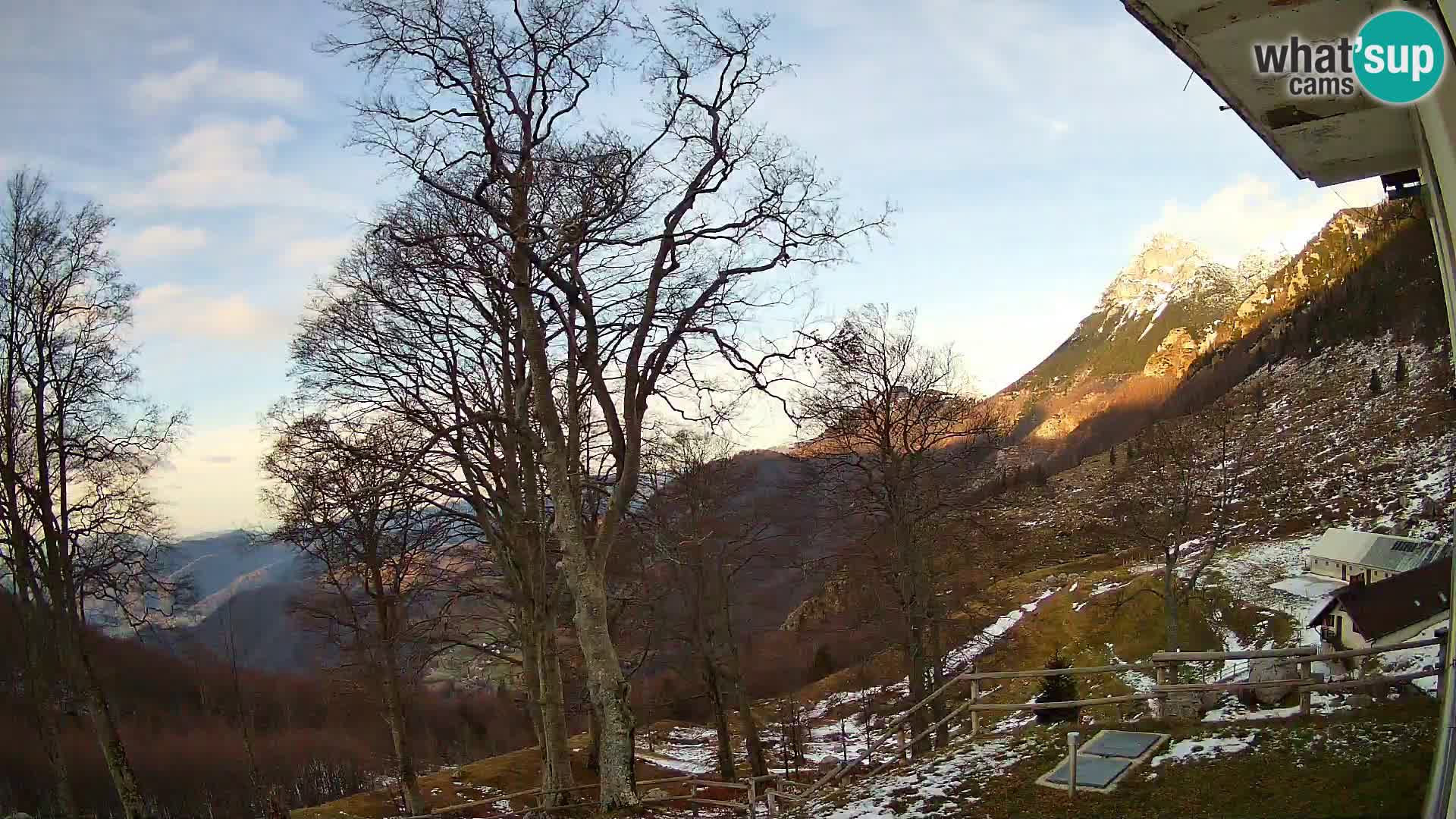 Baita di montagna Planina Razor webcam (1315) | vista su Tolminski Migovec