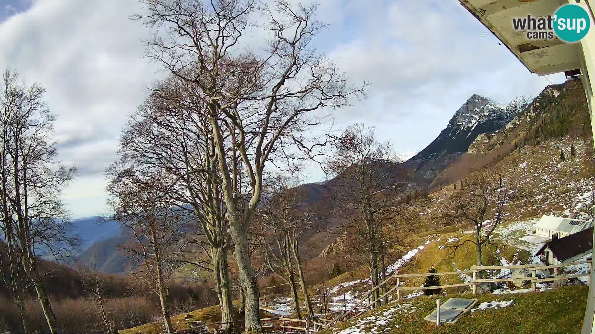 Baita di montagna Planina Razor webcam (1315) | vista su Tolminski Migovec