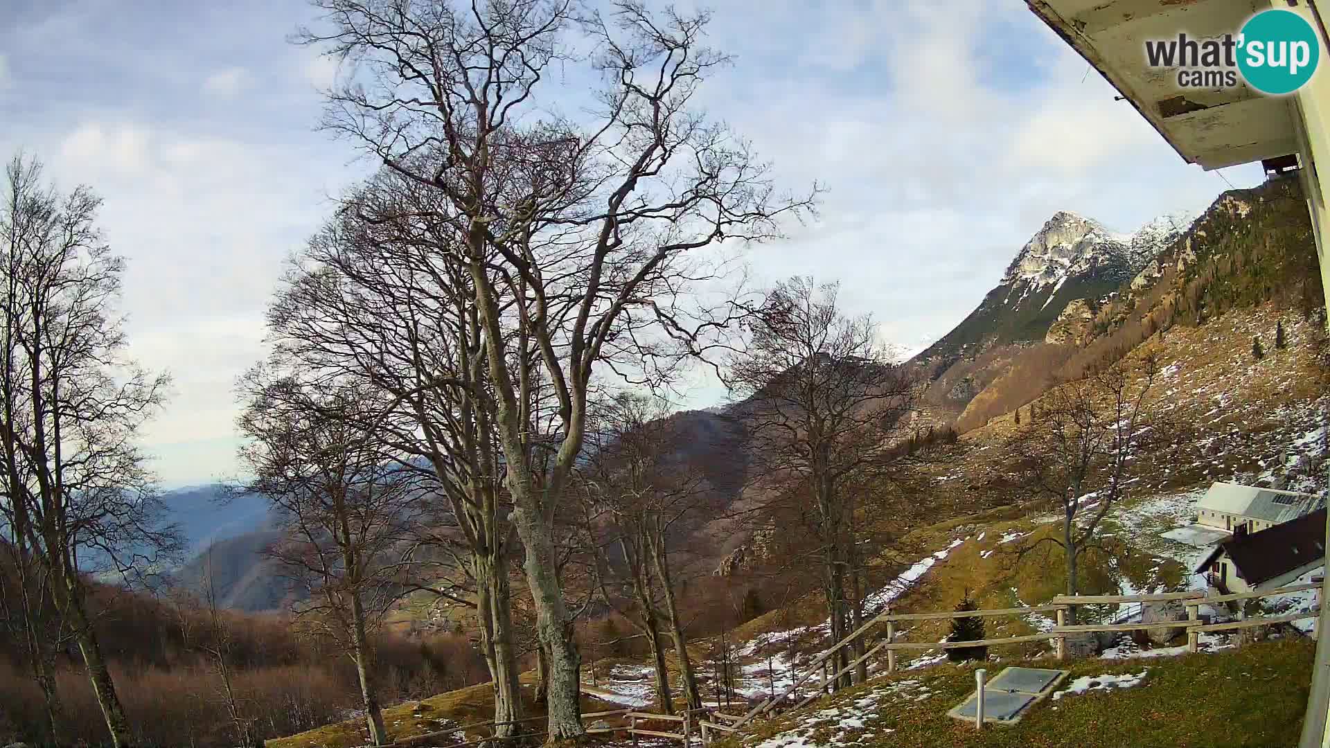 Refuge de la montagne Planina Razor caméra en direct (1315) | vue sur Tolminski Migovec