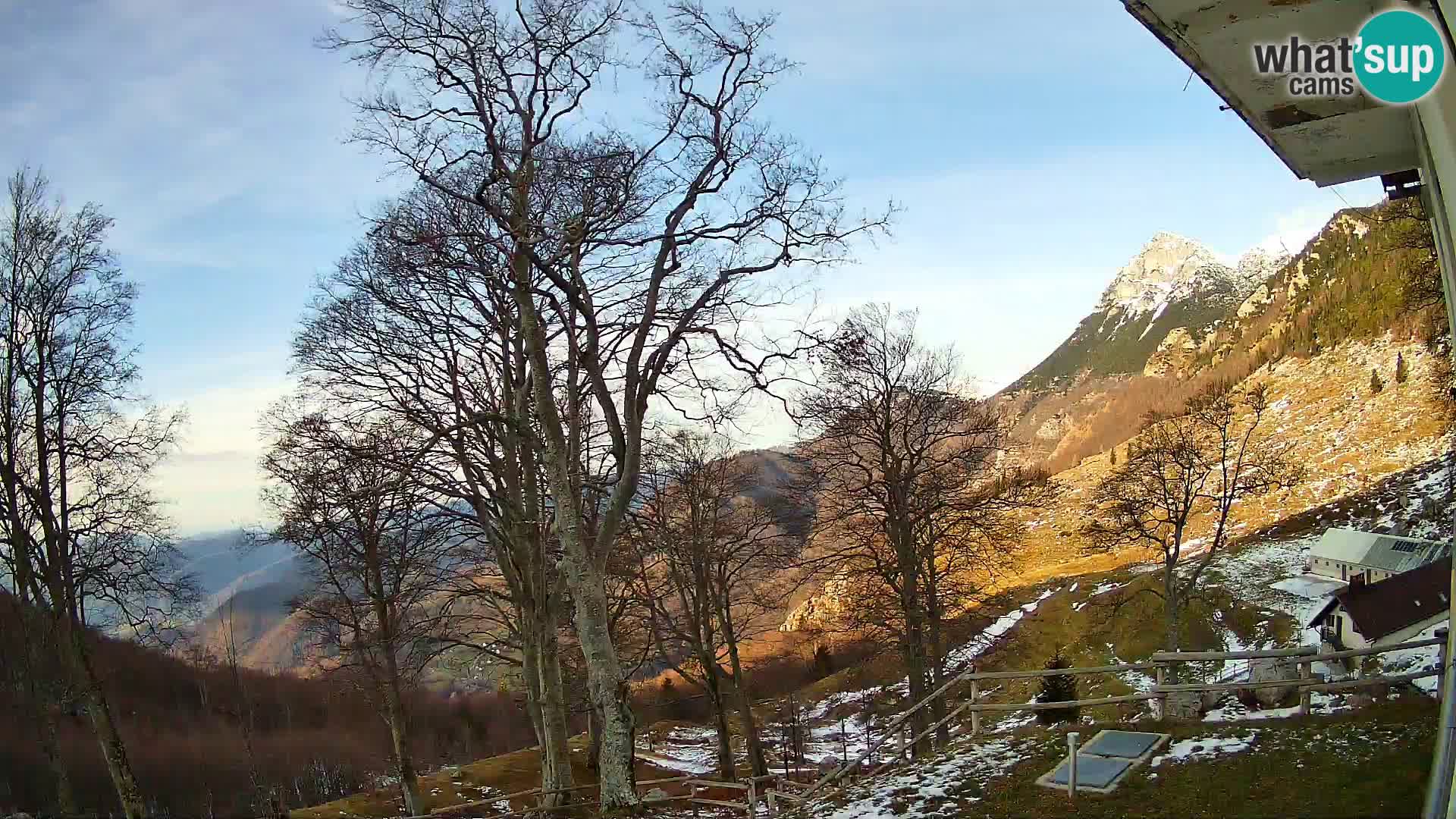 Baita di montagna Planina Razor webcam (1315) | vista su Tolminski Migovec