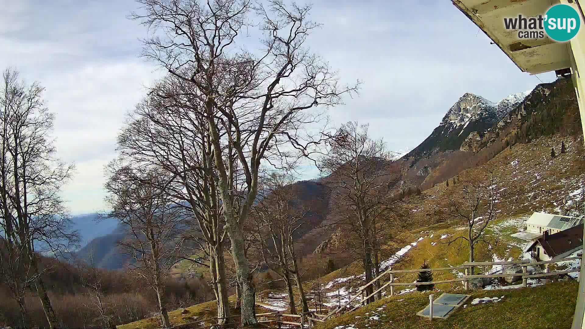 Planinarski dom na planini Razor (1315) | Pogled na Tolminski Migovec