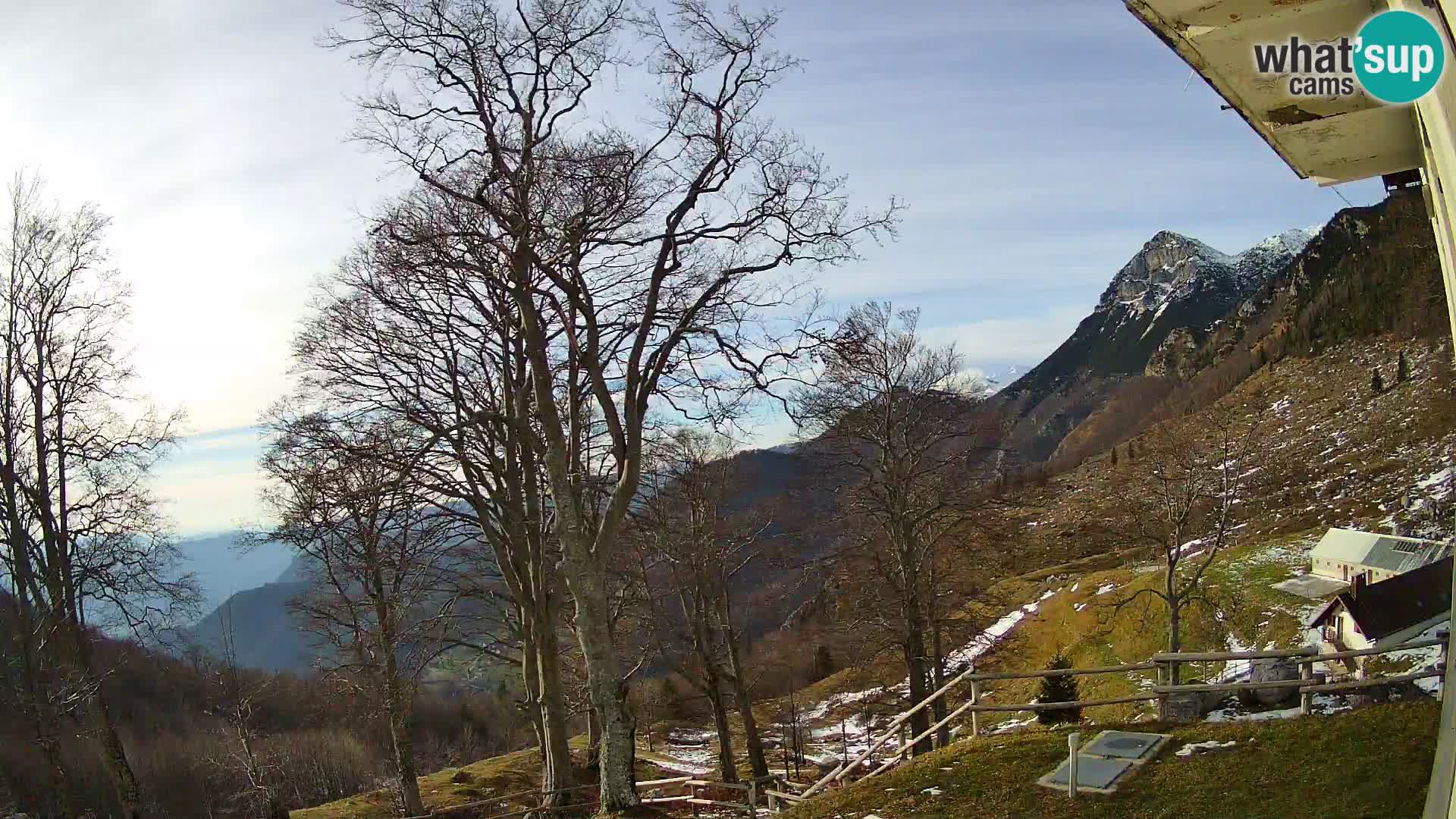 Baita di montagna Planina Razor webcam (1315) | vista su Tolminski Migovec