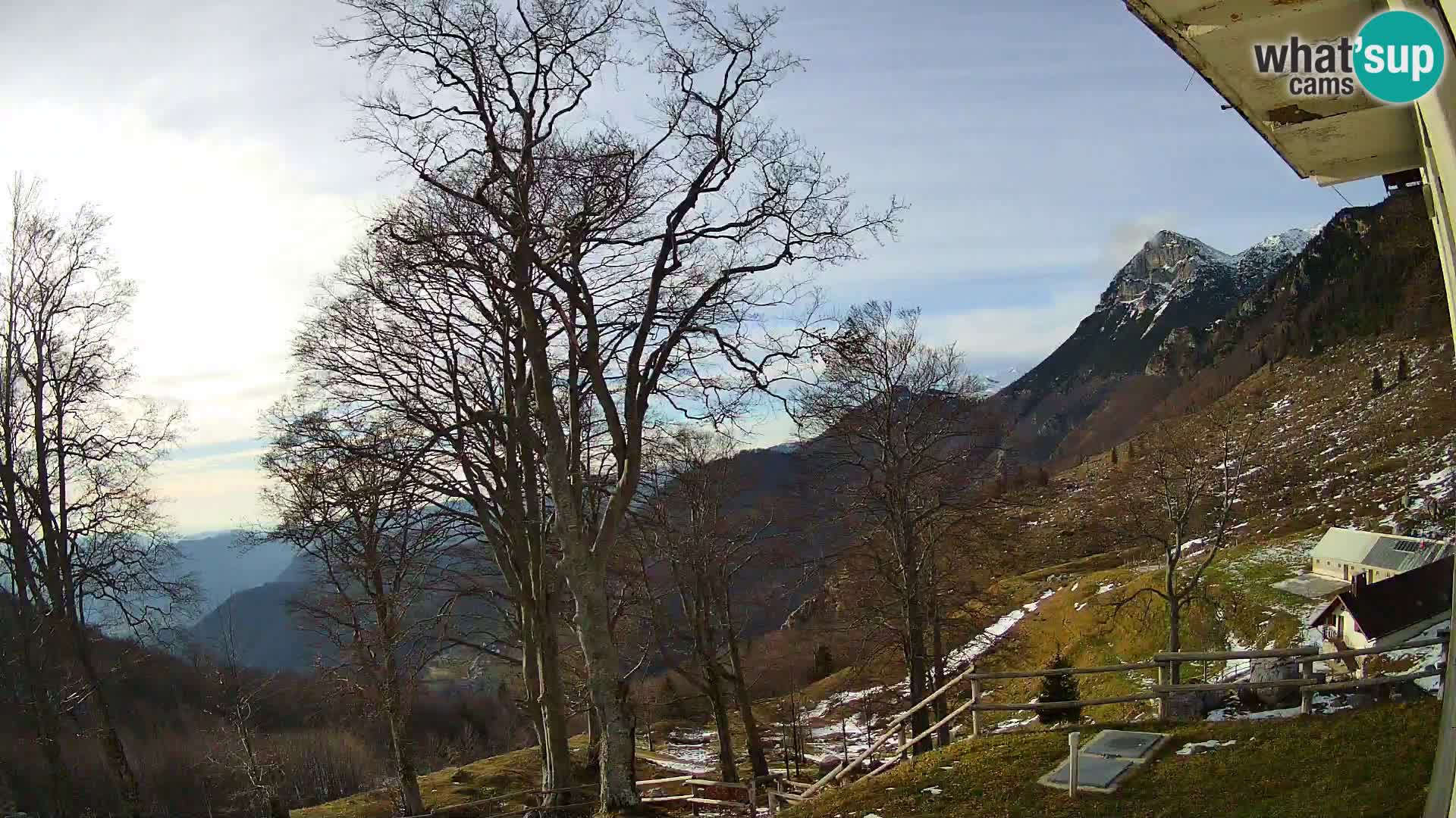 Baita di montagna Planina Razor webcam (1315) | vista su Tolminski Migovec