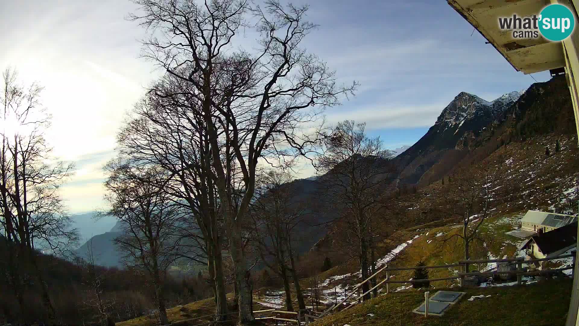 Baita di montagna Planina Razor webcam (1315) | vista su Tolminski Migovec