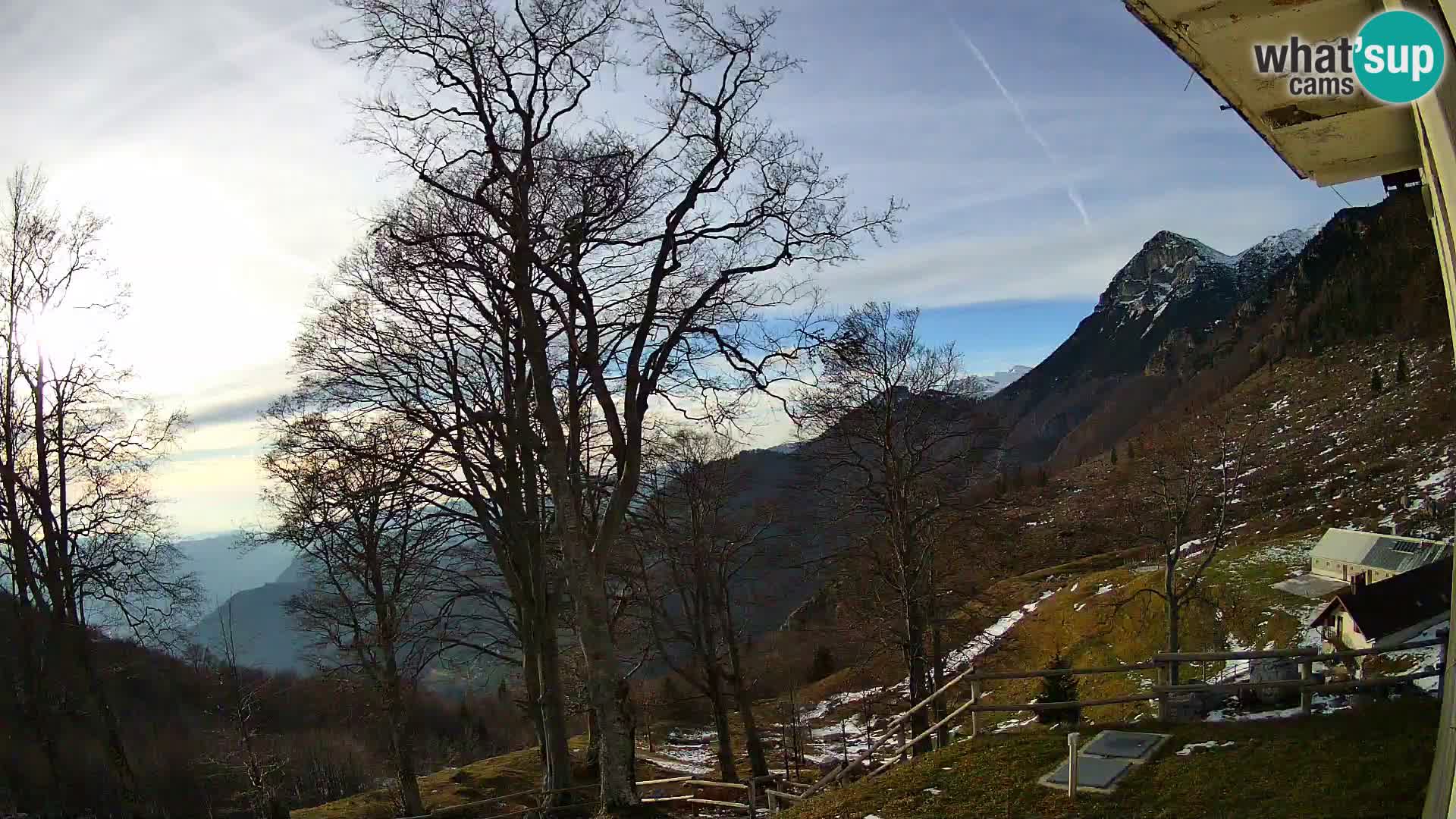 Planina Razor Bergütte Webcam (1315) | Blick auf Tolminski Migovec