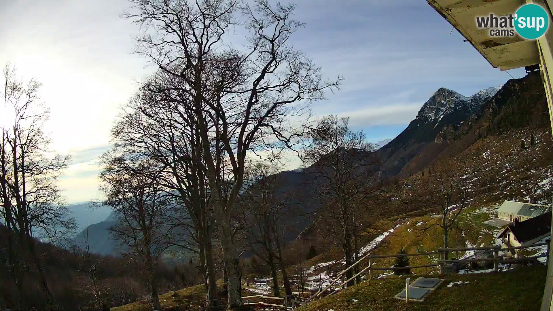 Baita di montagna Planina Razor webcam (1315) | vista su Tolminski Migovec