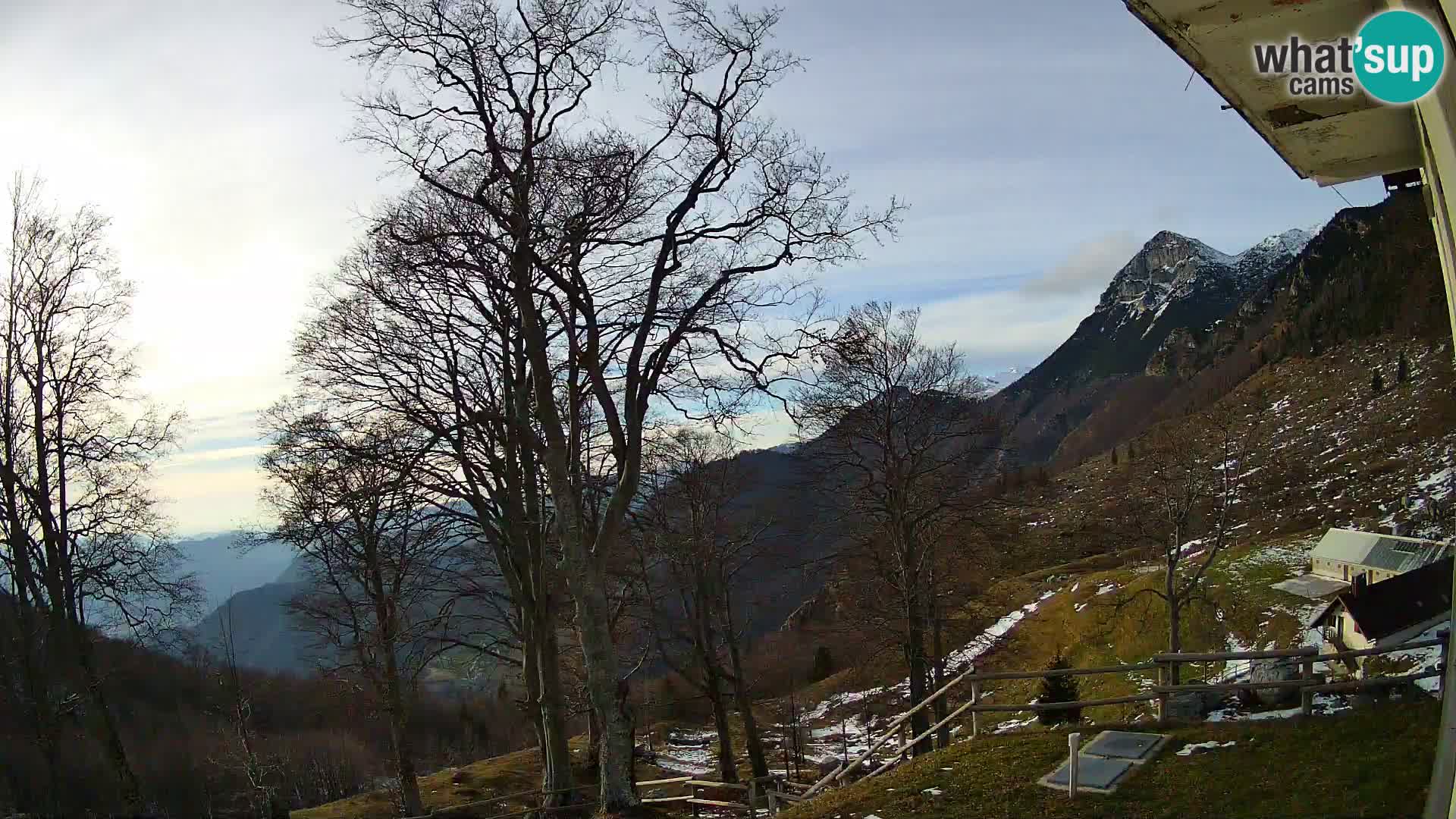 Planina Razor Mountain Hut live cam (1315) | view to Tolminski Migovec