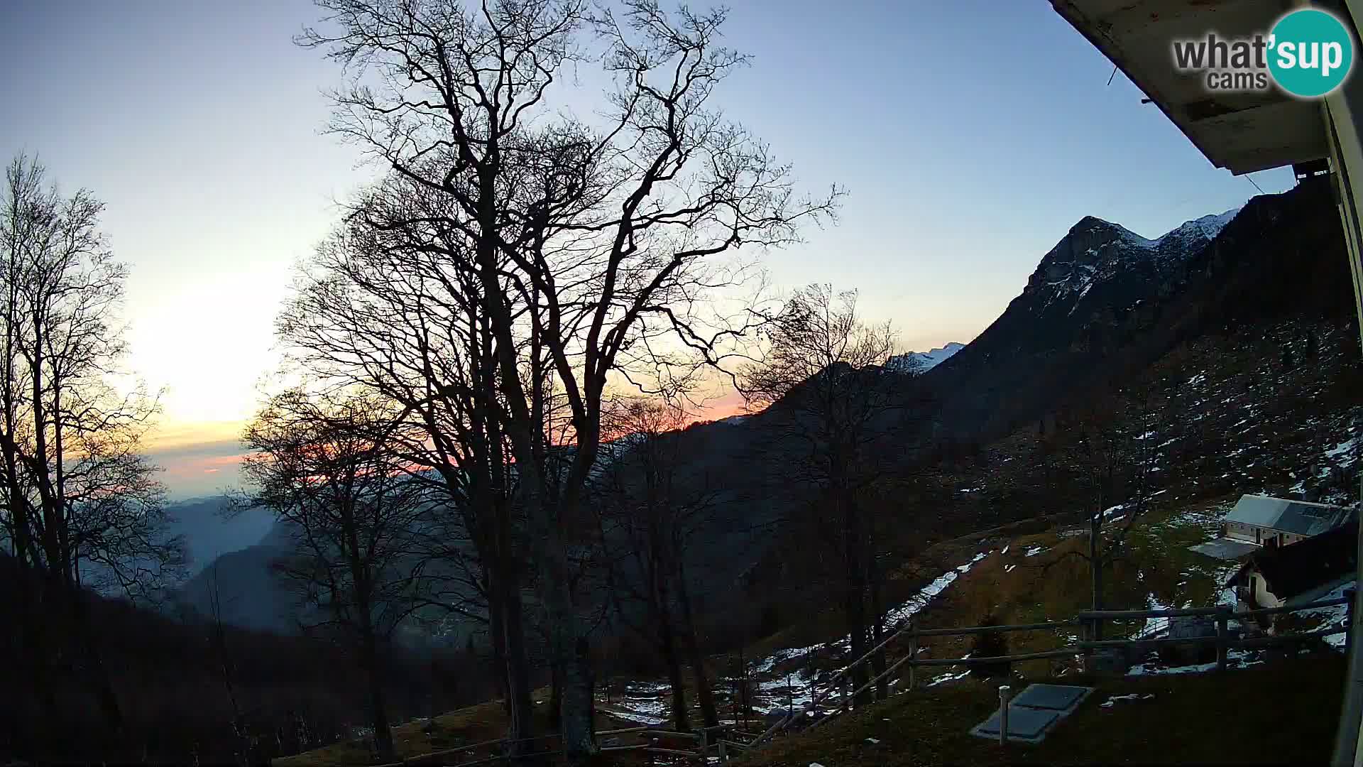 Planina Razor Mountain Hut live cam (1315) | view to Tolminski Migovec