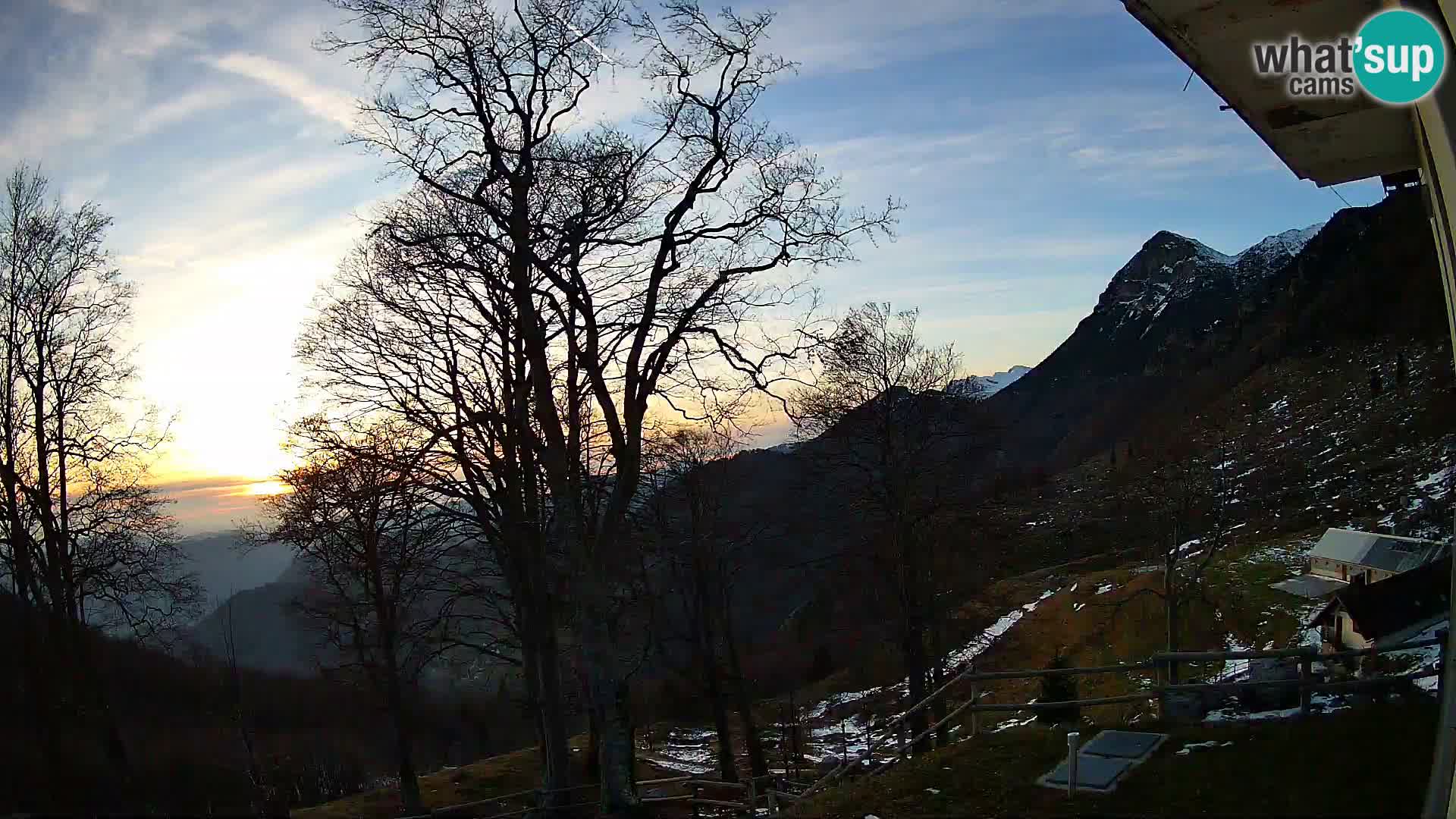 Baita di montagna Planina Razor webcam (1315) | vista su Tolminski Migovec