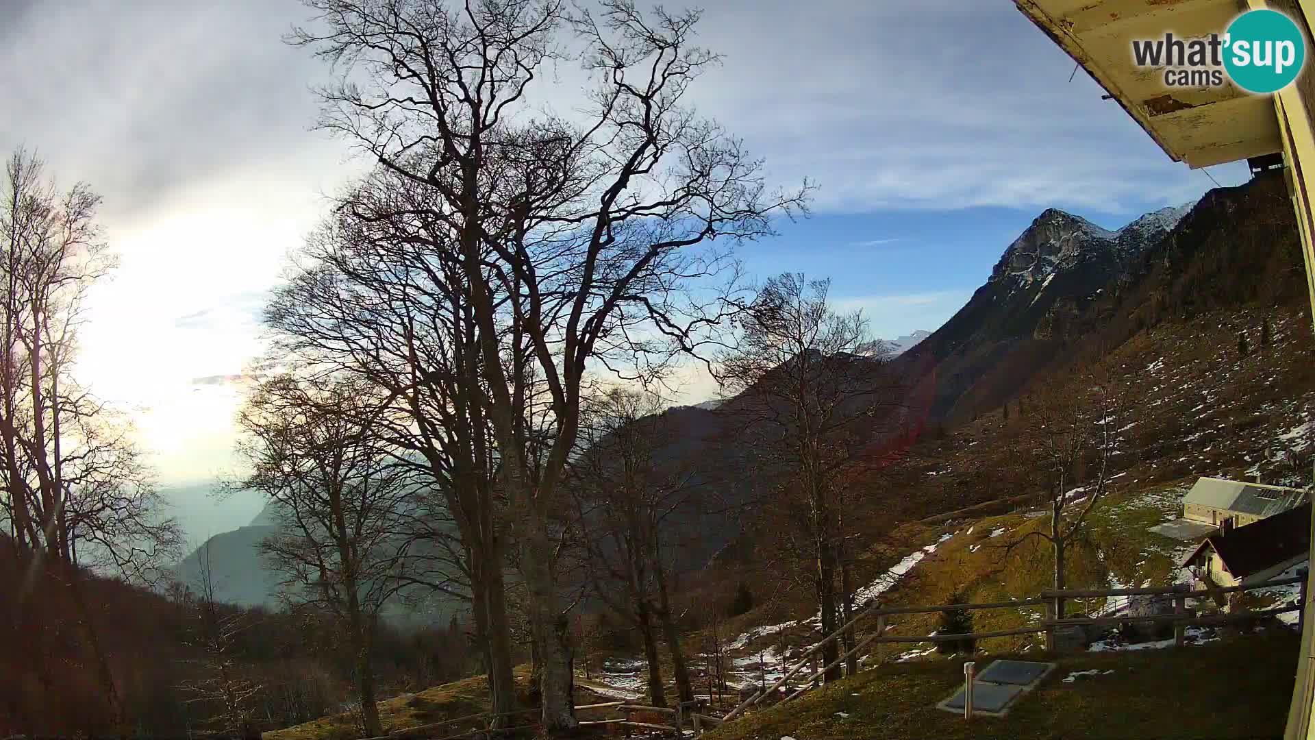 Planina Razor Bergütte Webcam (1315) | Blick auf Tolminski Migovec