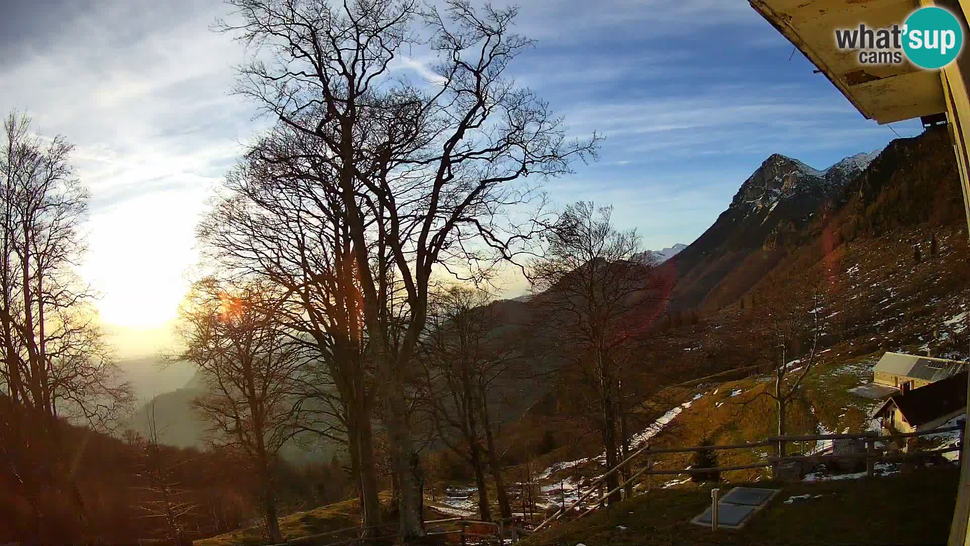 Baita di montagna Planina Razor webcam (1315) | vista su Tolminski Migovec