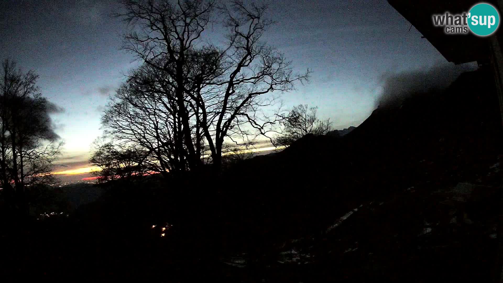 Baita di montagna Planina Razor webcam (1315) | vista su Tolminski Migovec