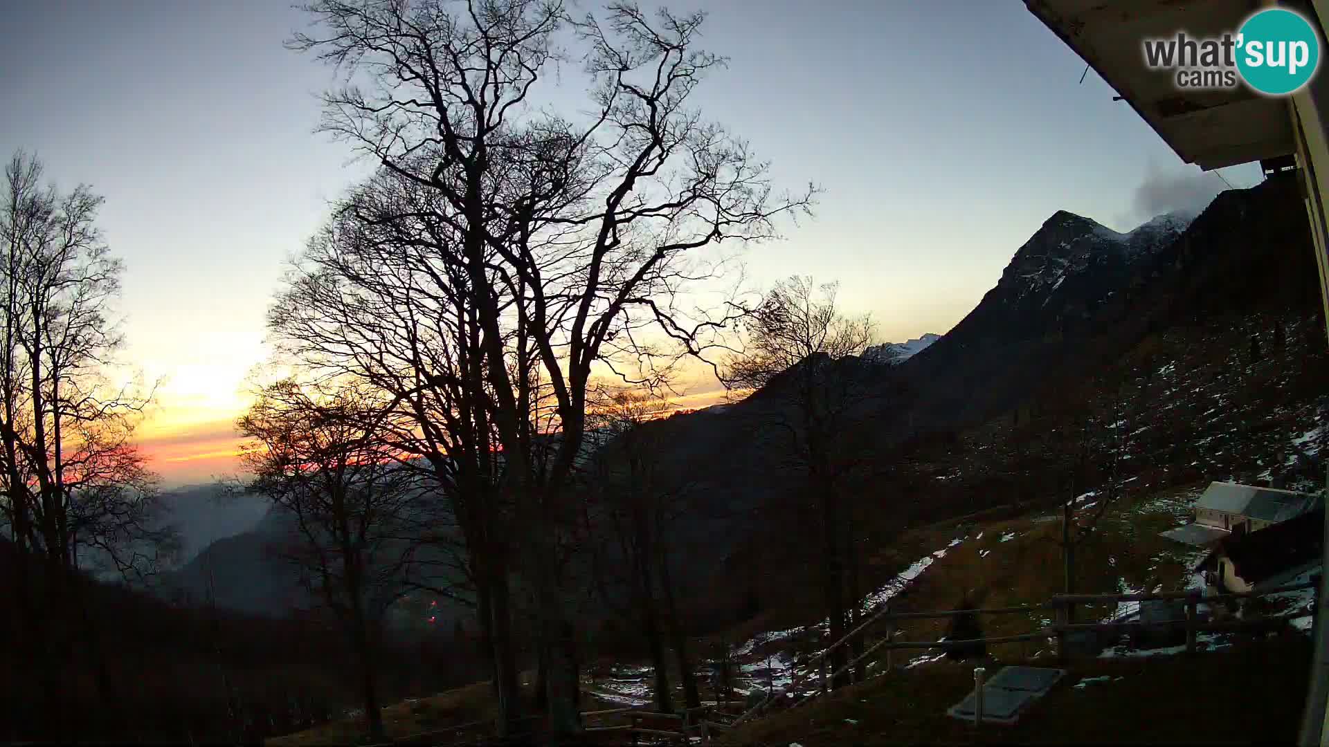 Refuge de la montagne Planina Razor caméra en direct (1315) | vue sur Tolminski Migovec