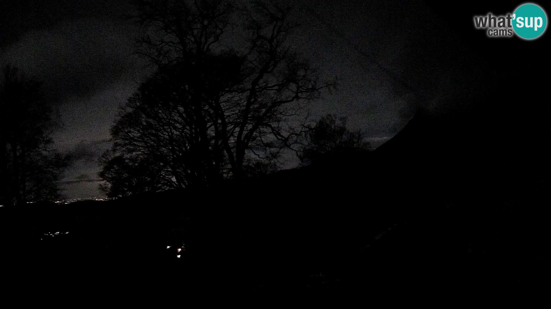 Koča na Planini Razor spletna kamera (1315) | Pogled na Tolminski Migovec